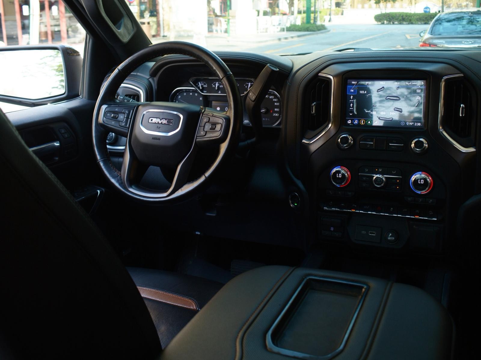 GMC Sierra AT4 2020 - Image 2