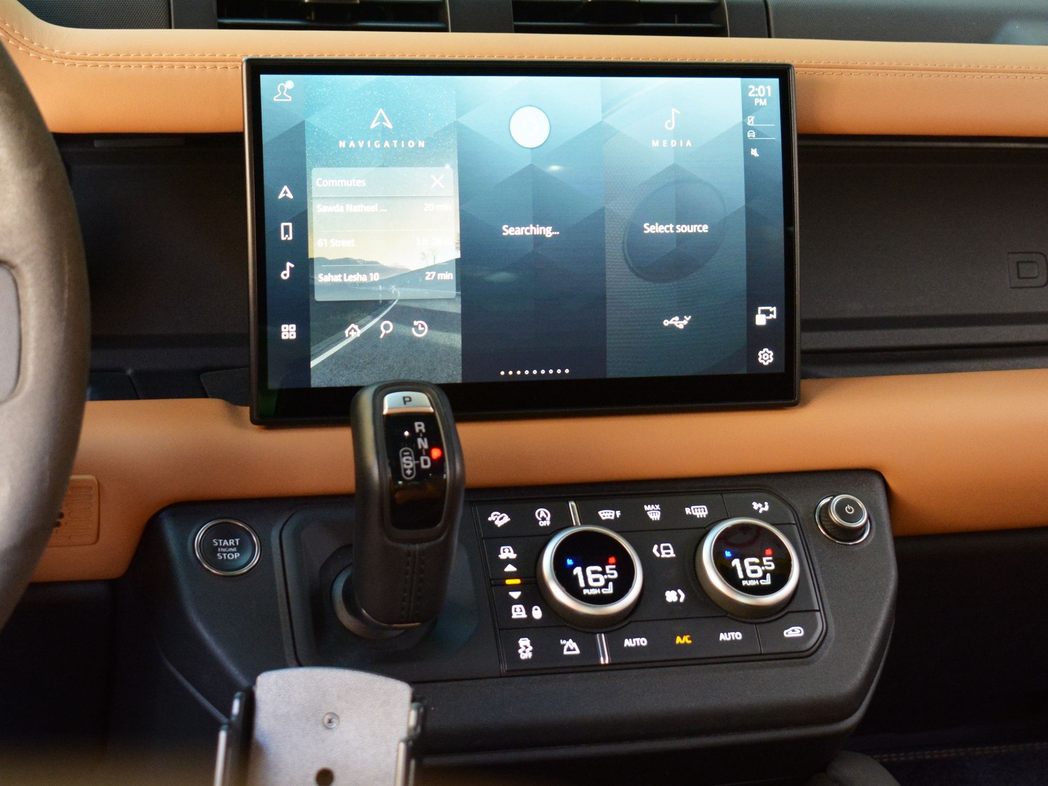 Land Rover Defender 110 HSE V8 2023 - Image 4