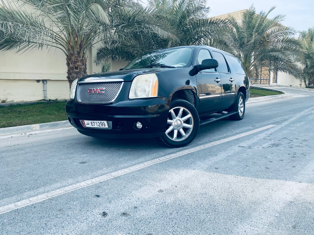 GMC Yukon Denali XL 2011 - Image 2