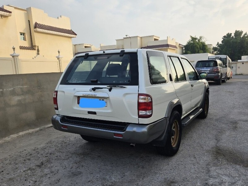 Nissan Pathfinder 2002 - Image 2