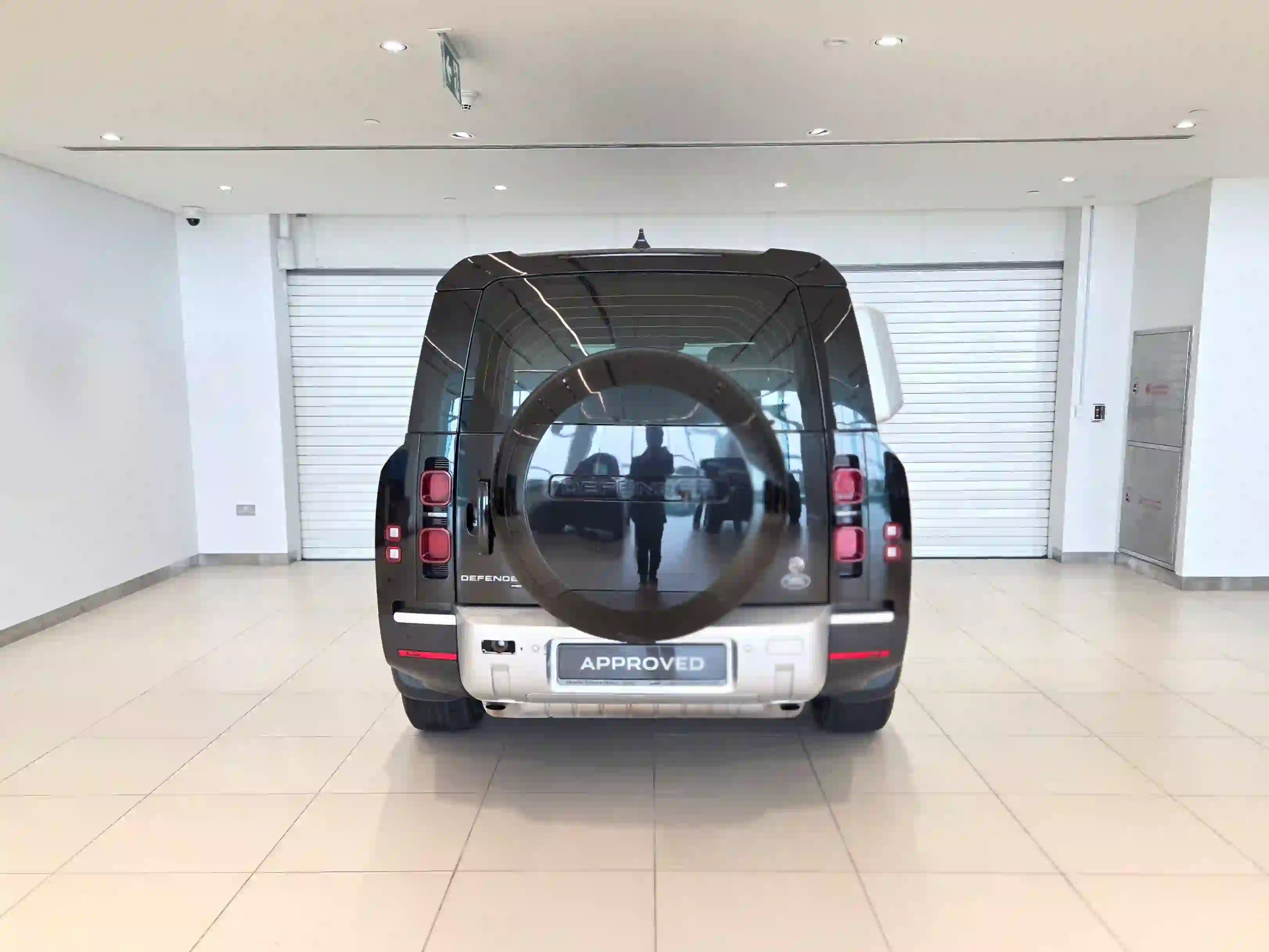 Land Rover Defender 130 HSE 2023 - Image 2