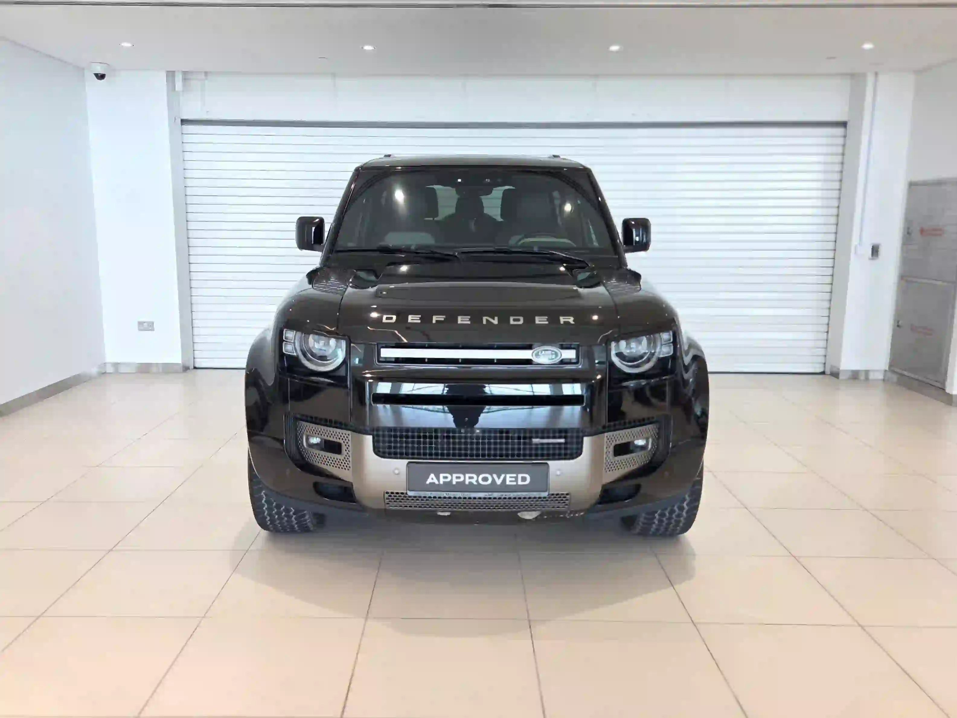 Land Rover Defender 130 HSE 2023 - Image 4