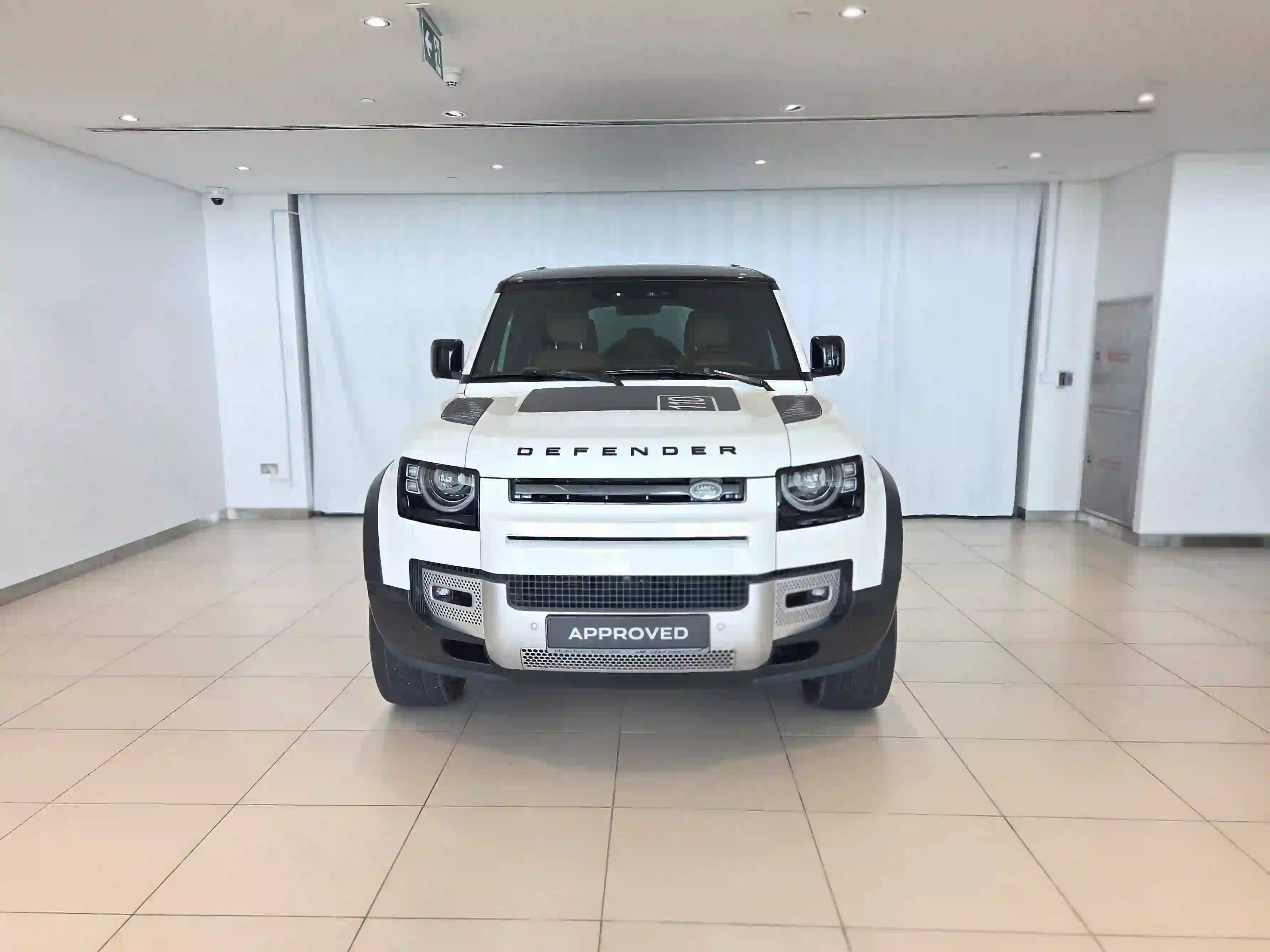 Land Rover Defender 110 3.0i6 HSE 2024 - Image 2