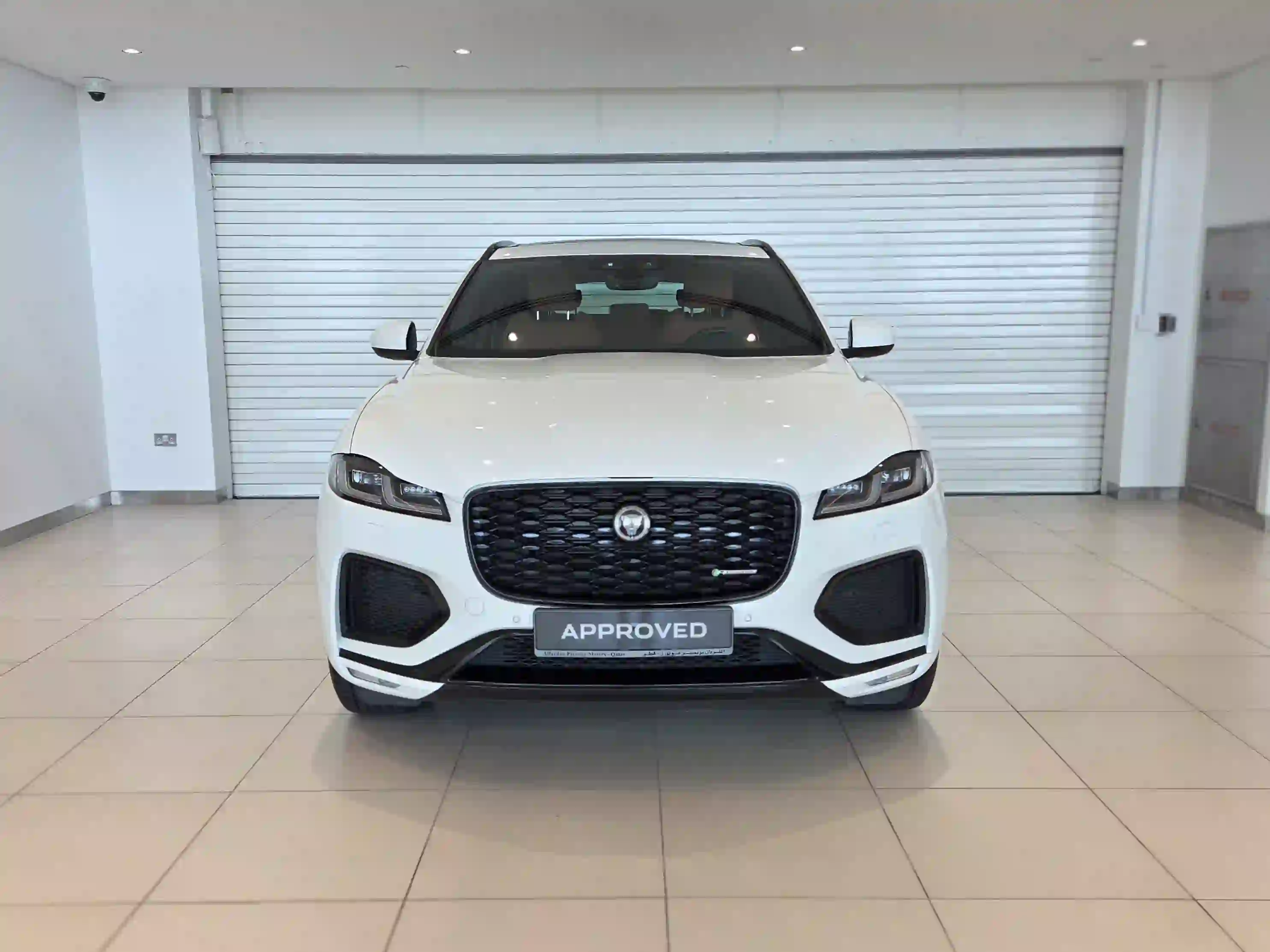 Jaguar F-PACE 2.0 i4 R-Dynamic SE 2023 - Image 2
