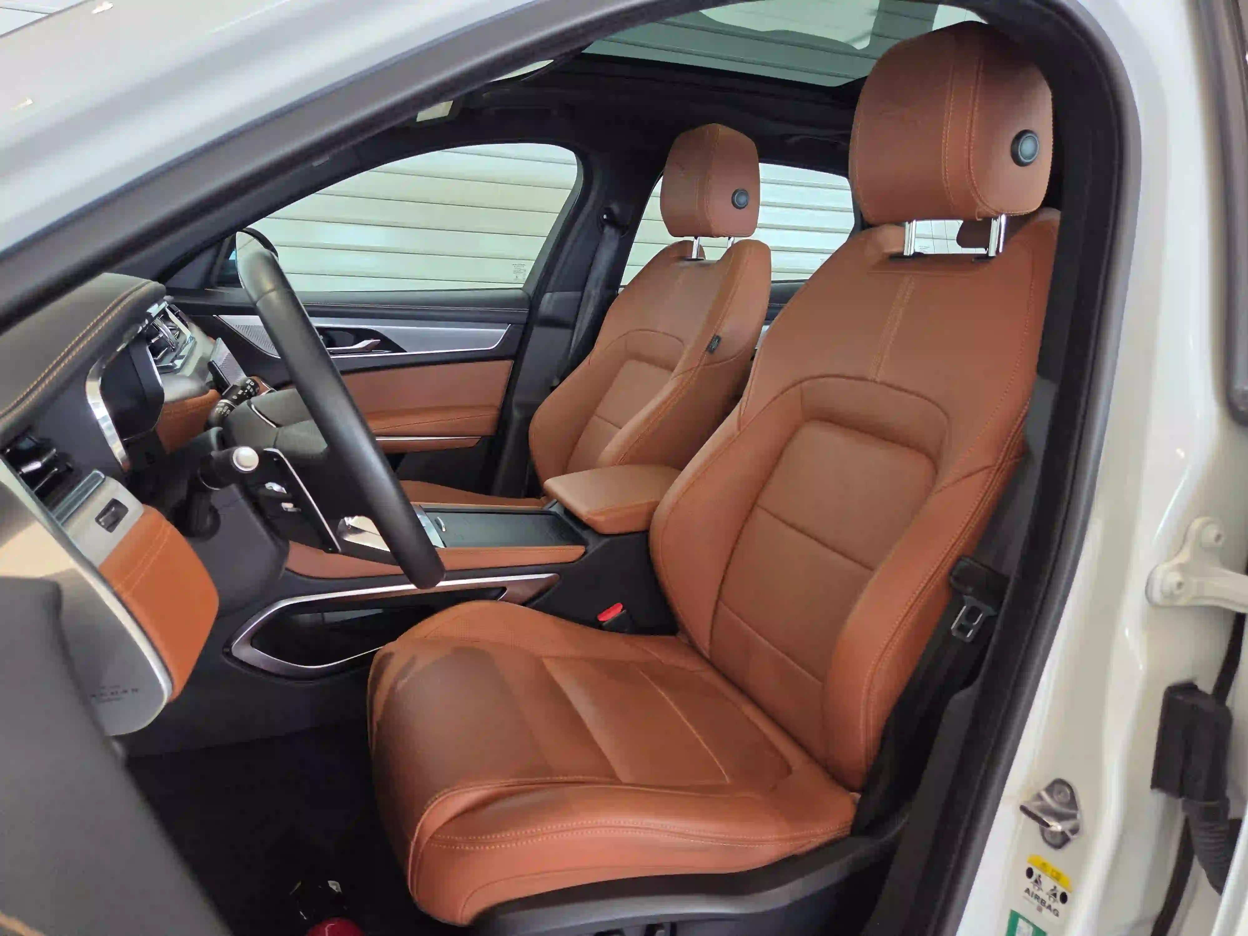 Jaguar F-PACE 2.0 i4 R-Dynamic SE 2023 - Image 4