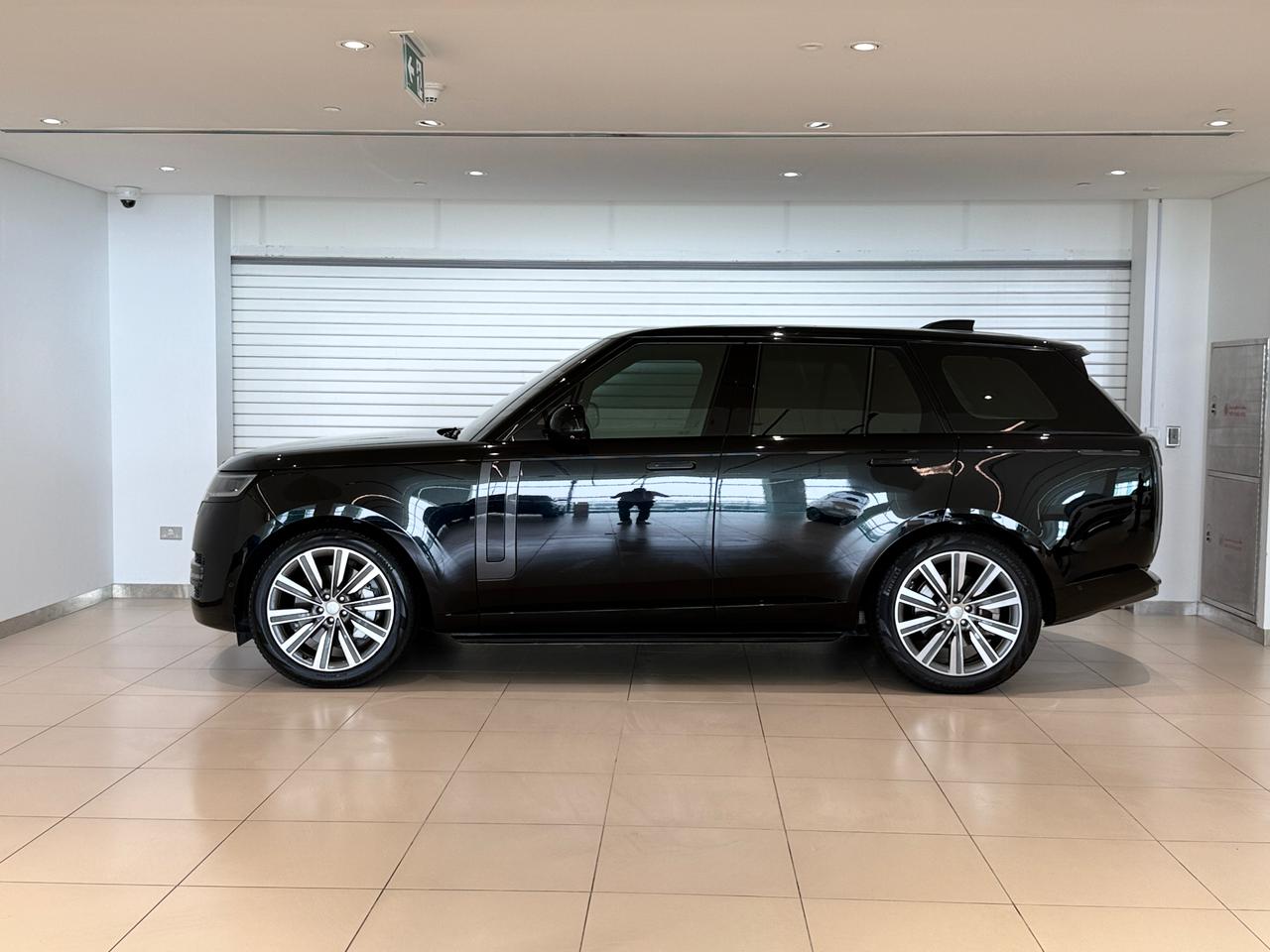 Land Rover Range Rover Vogue HSE 2023 - Image 2