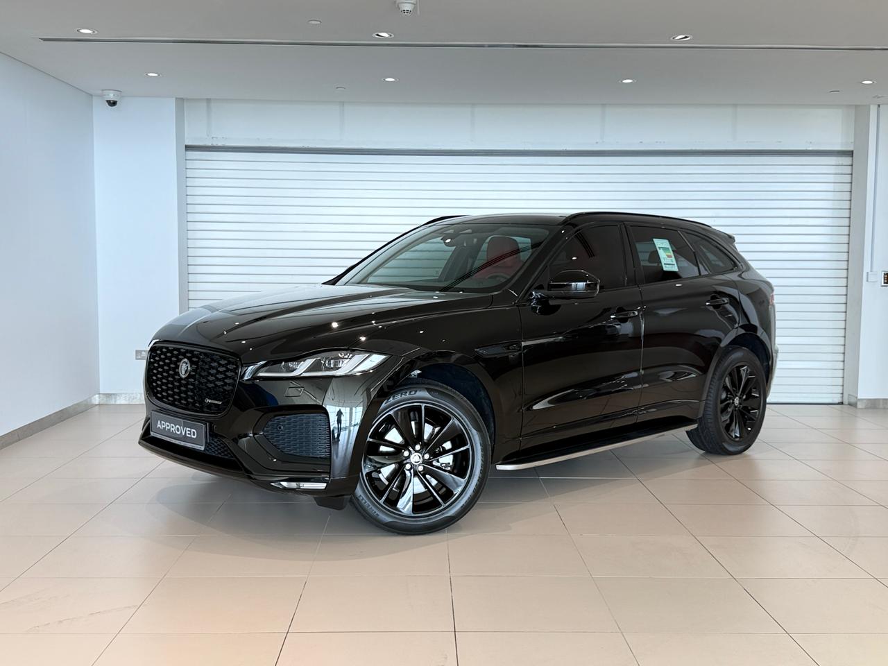 Jaguar F-PACE 2.0 i4 R-Dynamic SE 2024 - Image 2