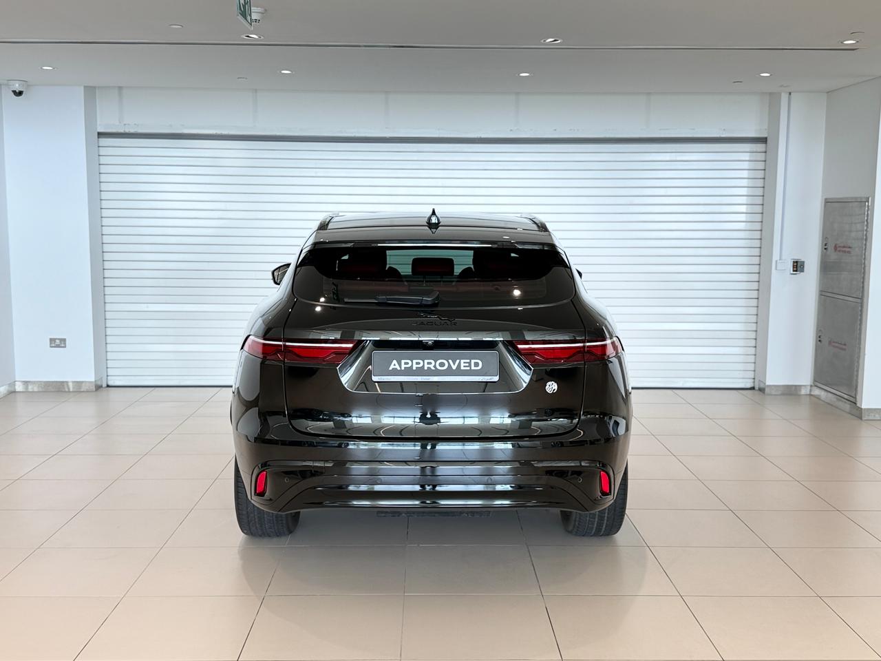 Jaguar F-PACE 2.0 i4 R-Dynamic SE 2024 - Image 4