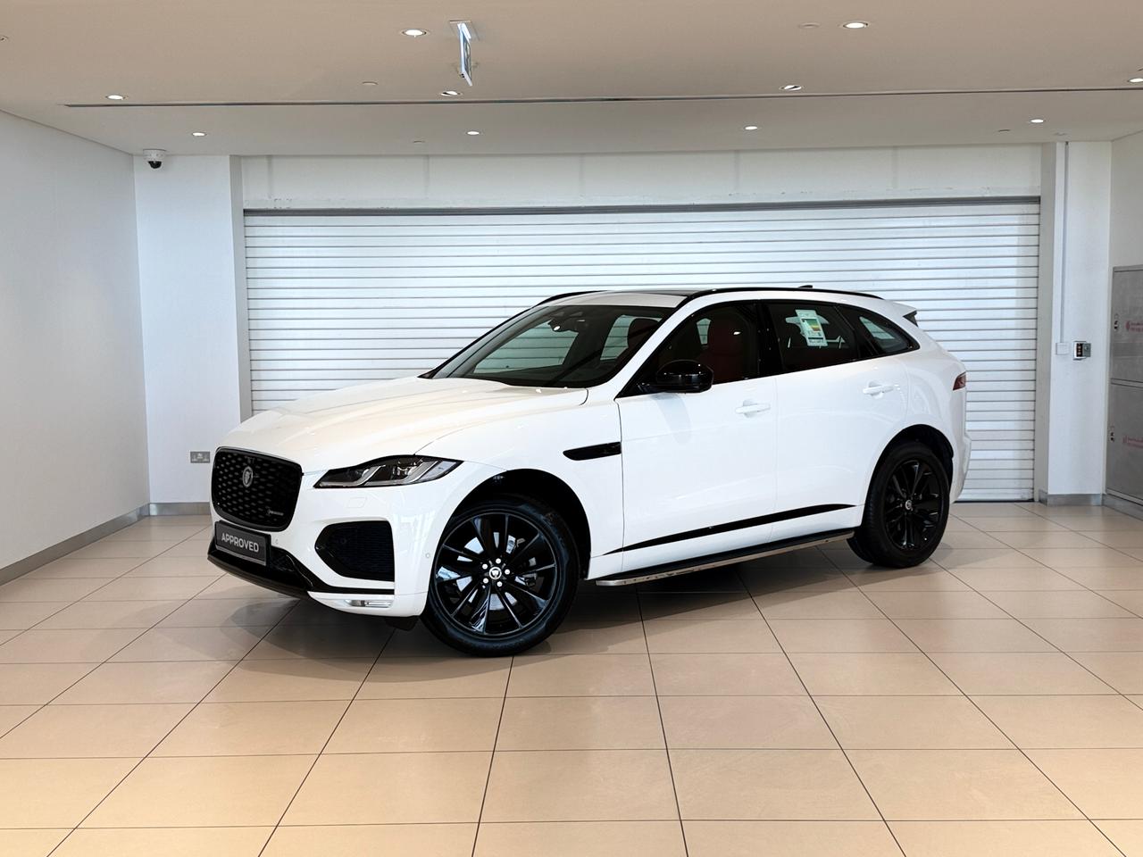 Jaguar F-PACE 2.0 i4 R-Dynamic SE 2024 - Image 3