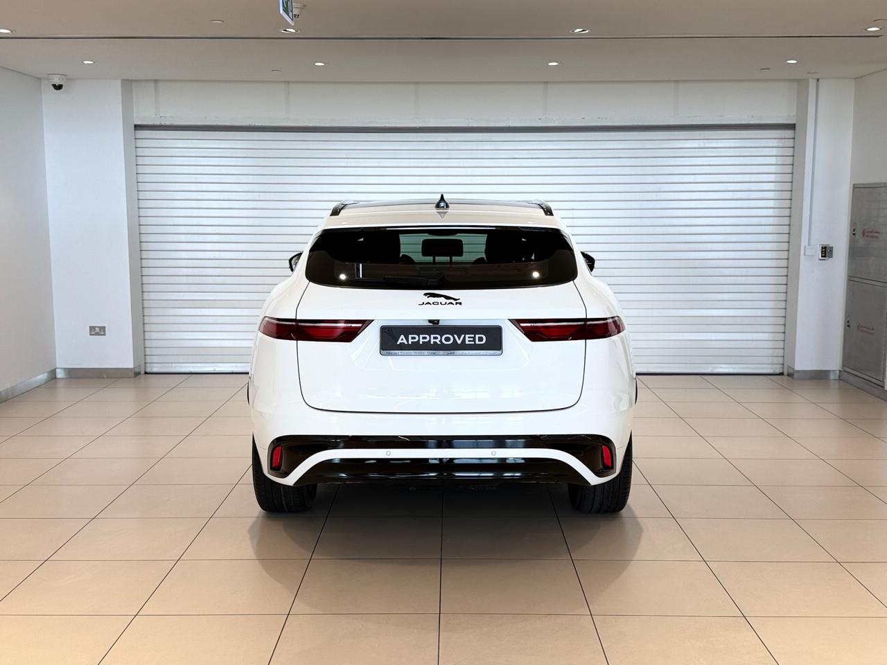 Jaguar F-PACE 2.0 i4 R-Dynamic SE 2024 - Image 4