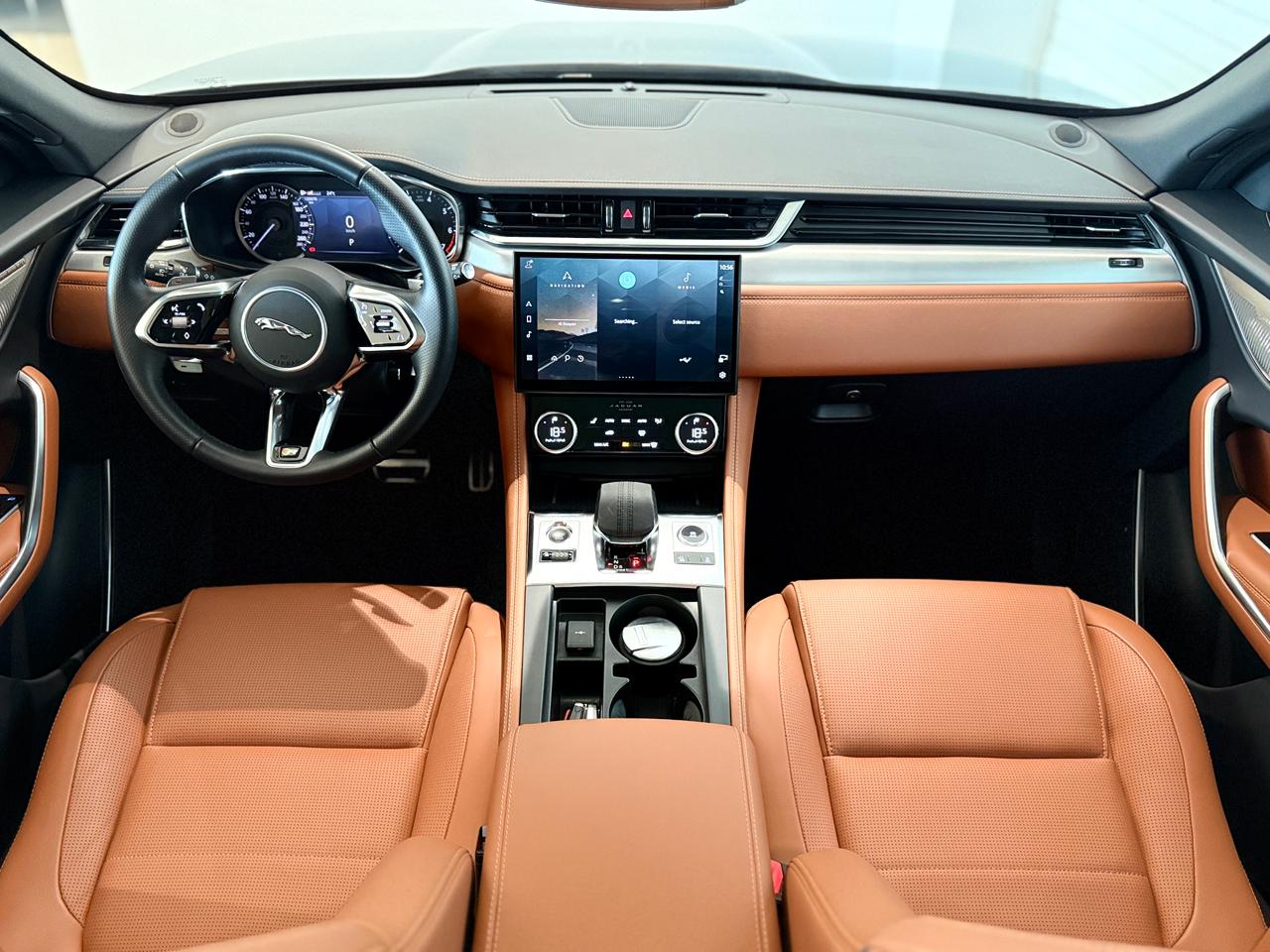 جاكوار F-PACE 2.0 i4 R-Dynamic SE 2024 - Image 2