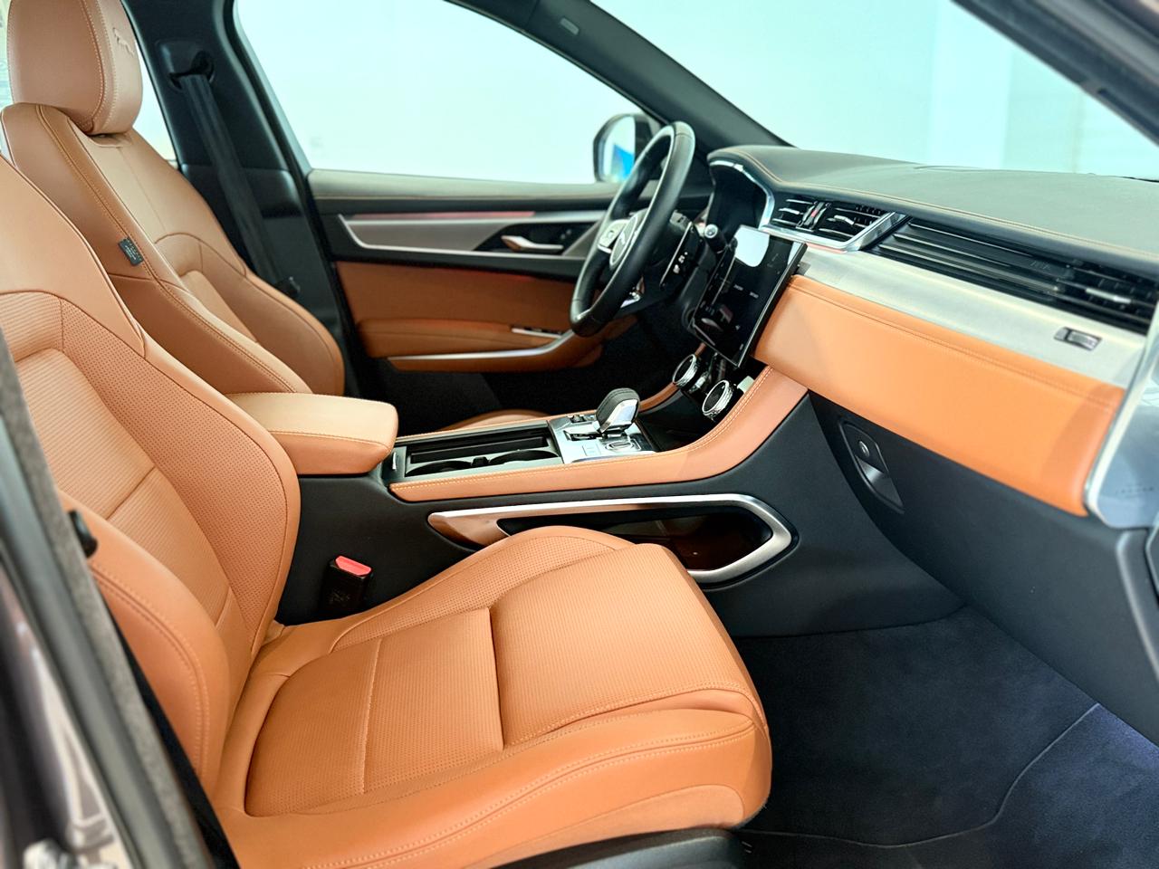 جاكوار F-PACE 2.0 i4 R-Dynamic SE 2024 - Image 3