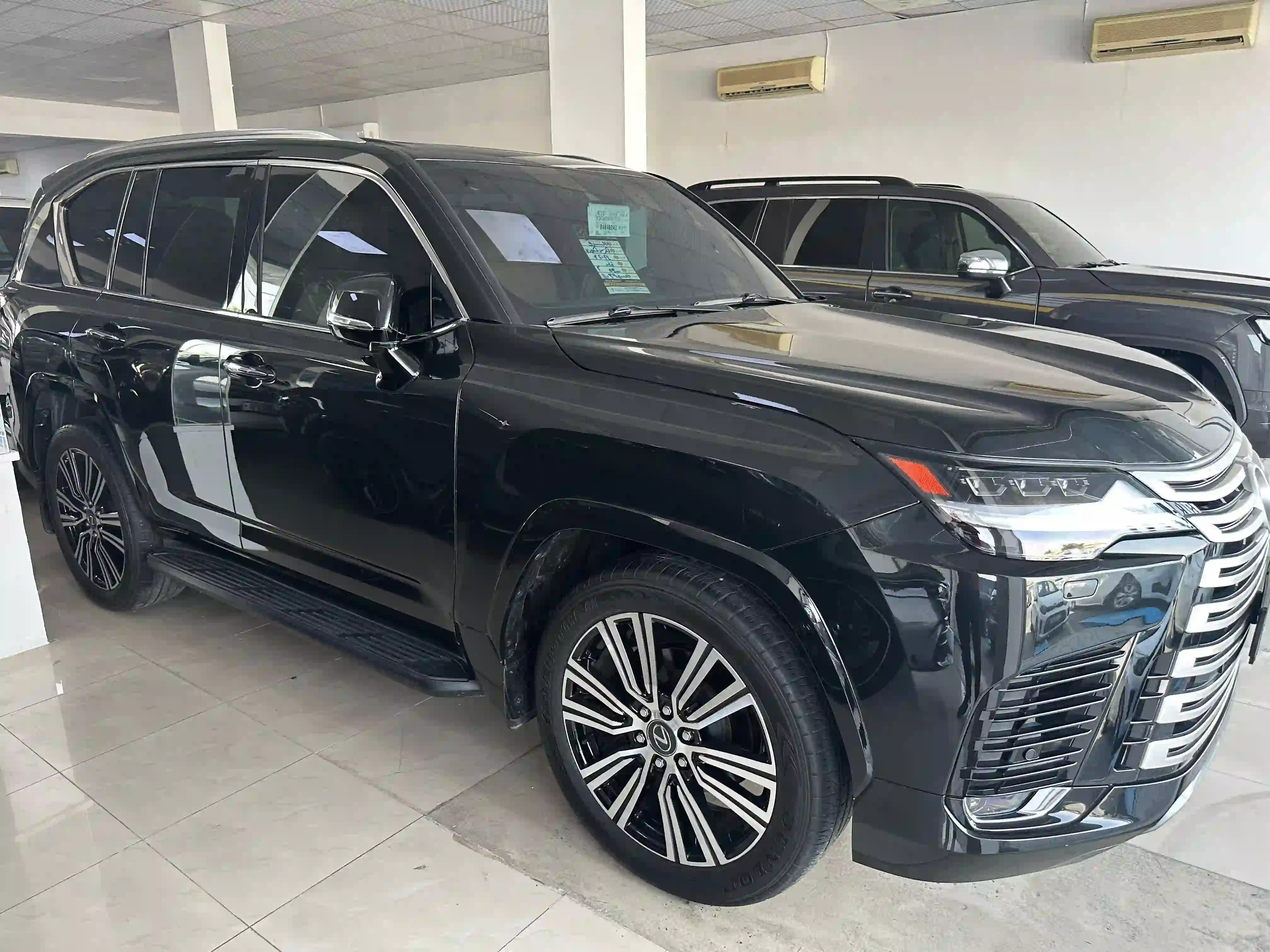 Lexus LX 600 Luxury  2024 - Image 2