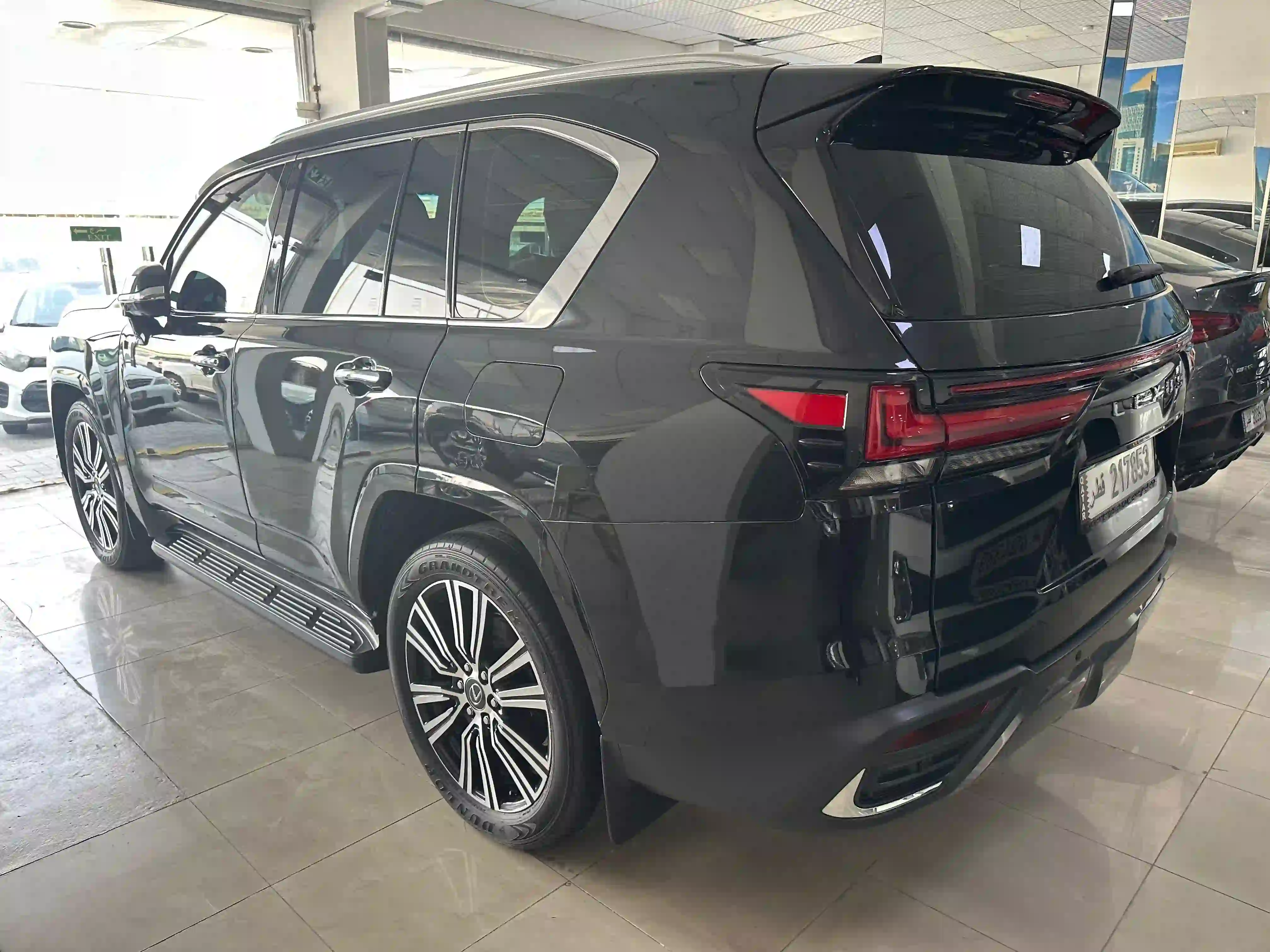 Lexus LX 600 Luxury  2024 - Image 3