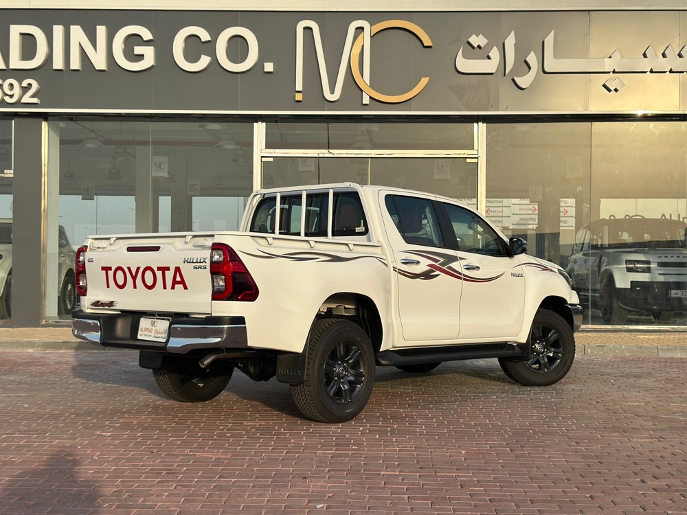 Toyota Hilux 4X4 2025 - Image 4