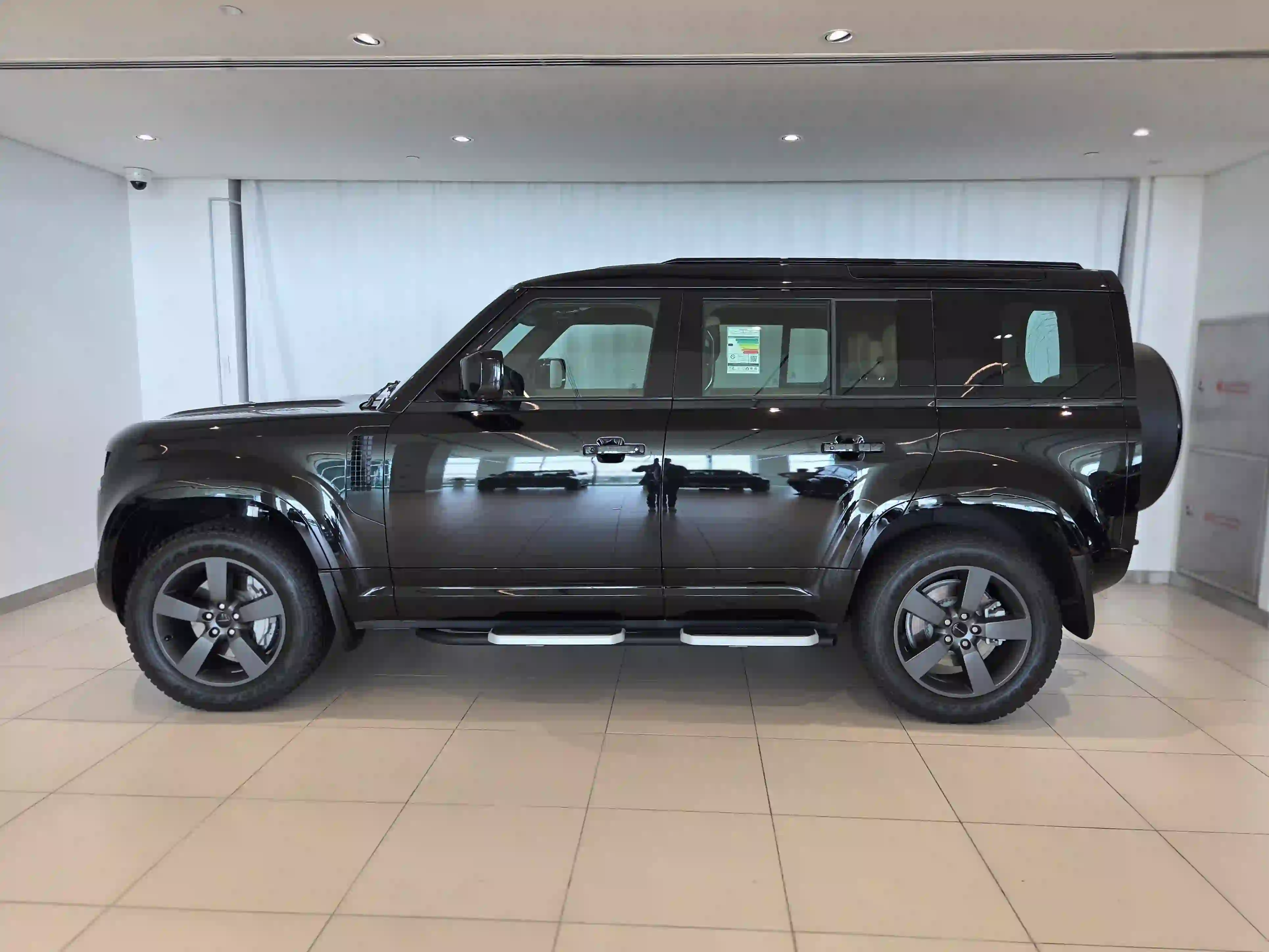 Land Rover Defender 110 3.0i6 X-Dynamic SE 2026 - Image 3
