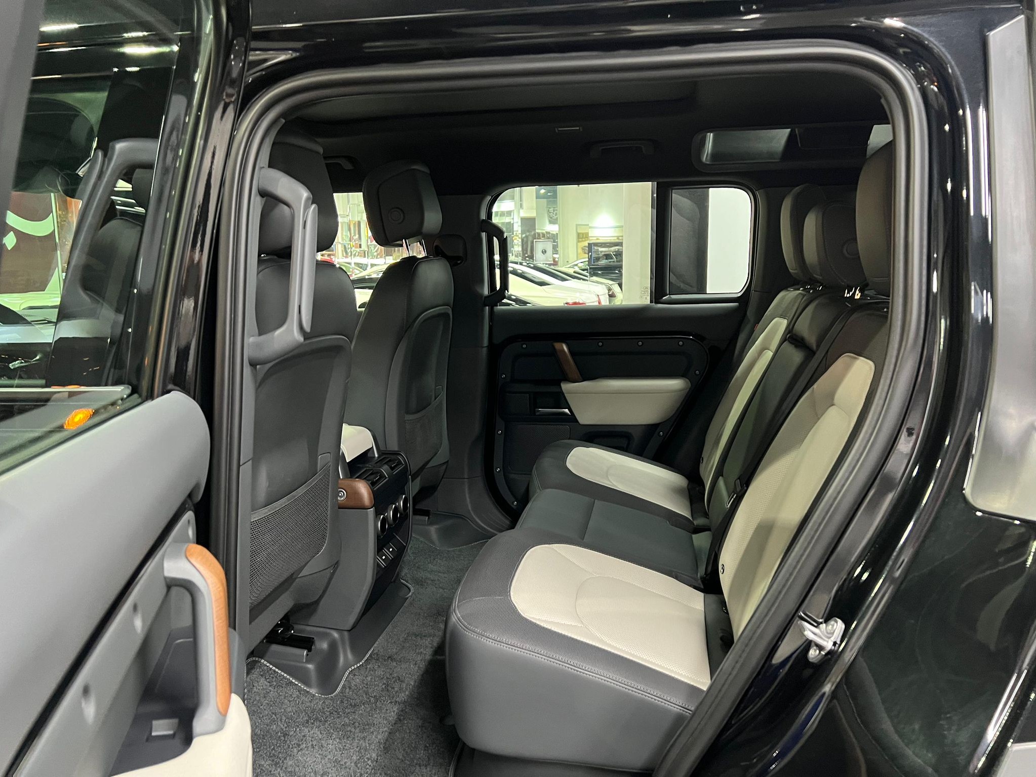 Land Rover Defender 110 X 2023 - Image 4