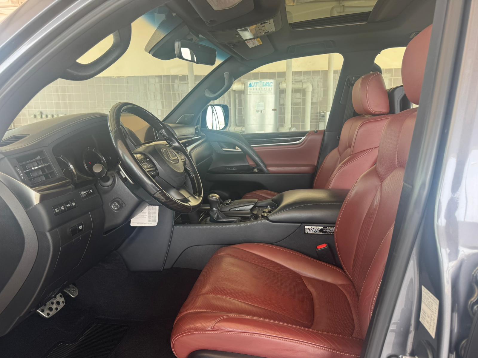 Lexus LX 570 2018 - Image 2