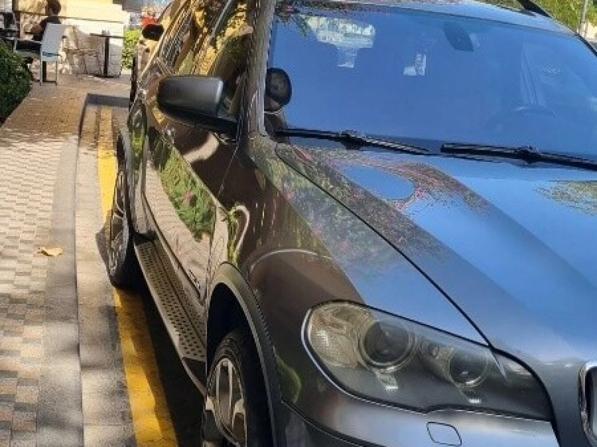 BMW X-Series X5 M50i 2012