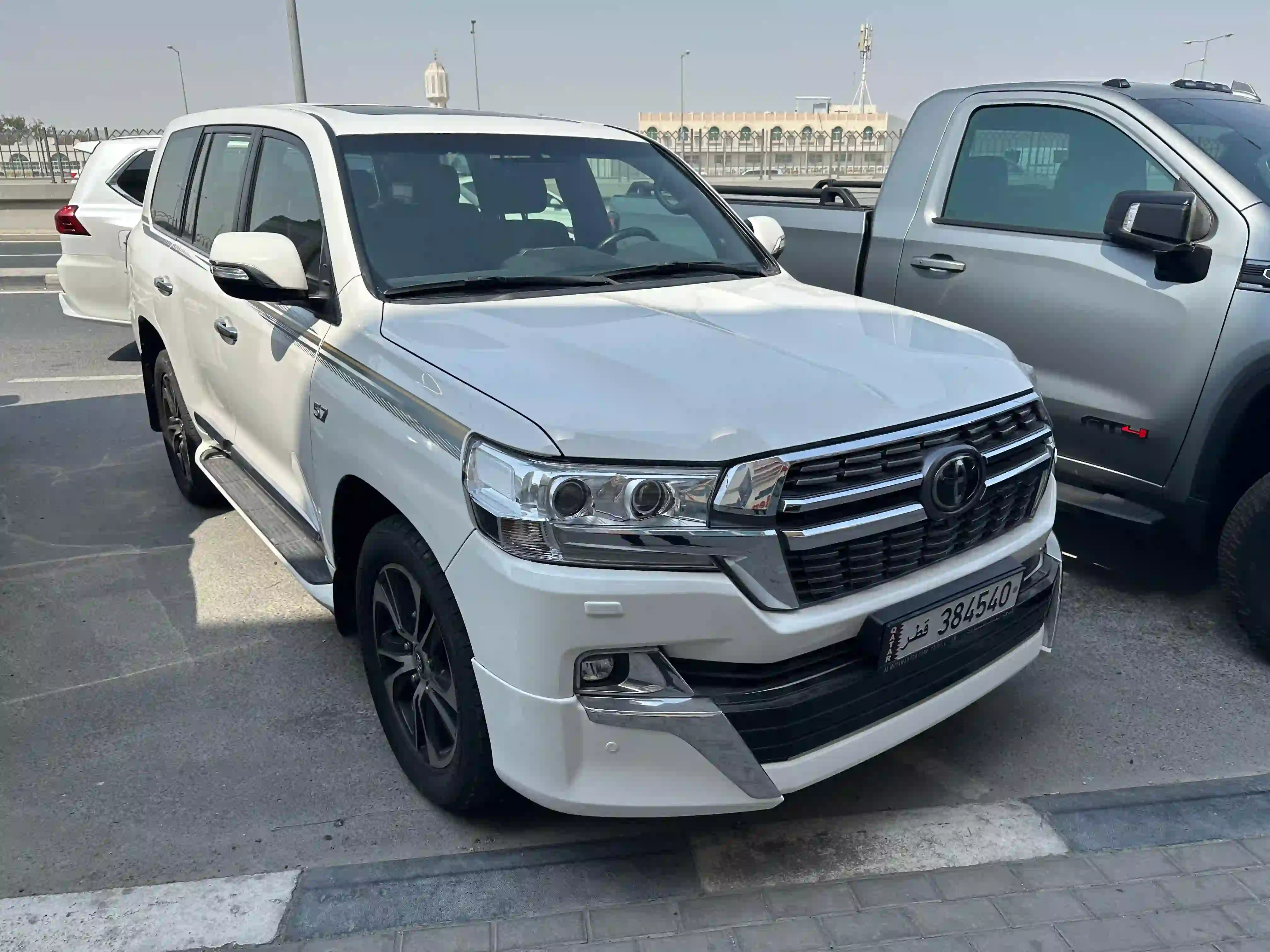 Toyota Land Cruiser VXR Grand Touring 2020 - Image 3