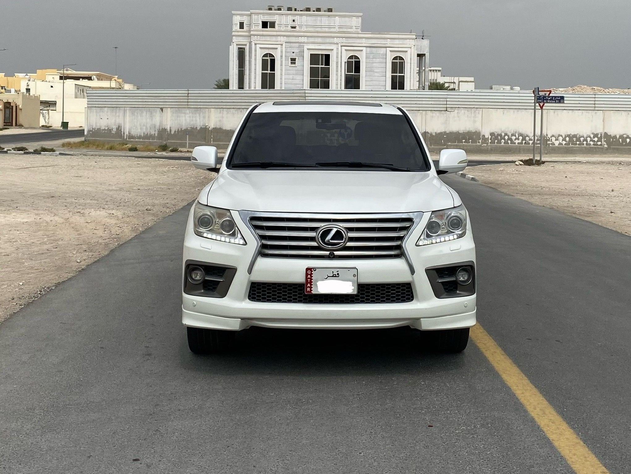 Lexus LX 570 2012 - Image 2