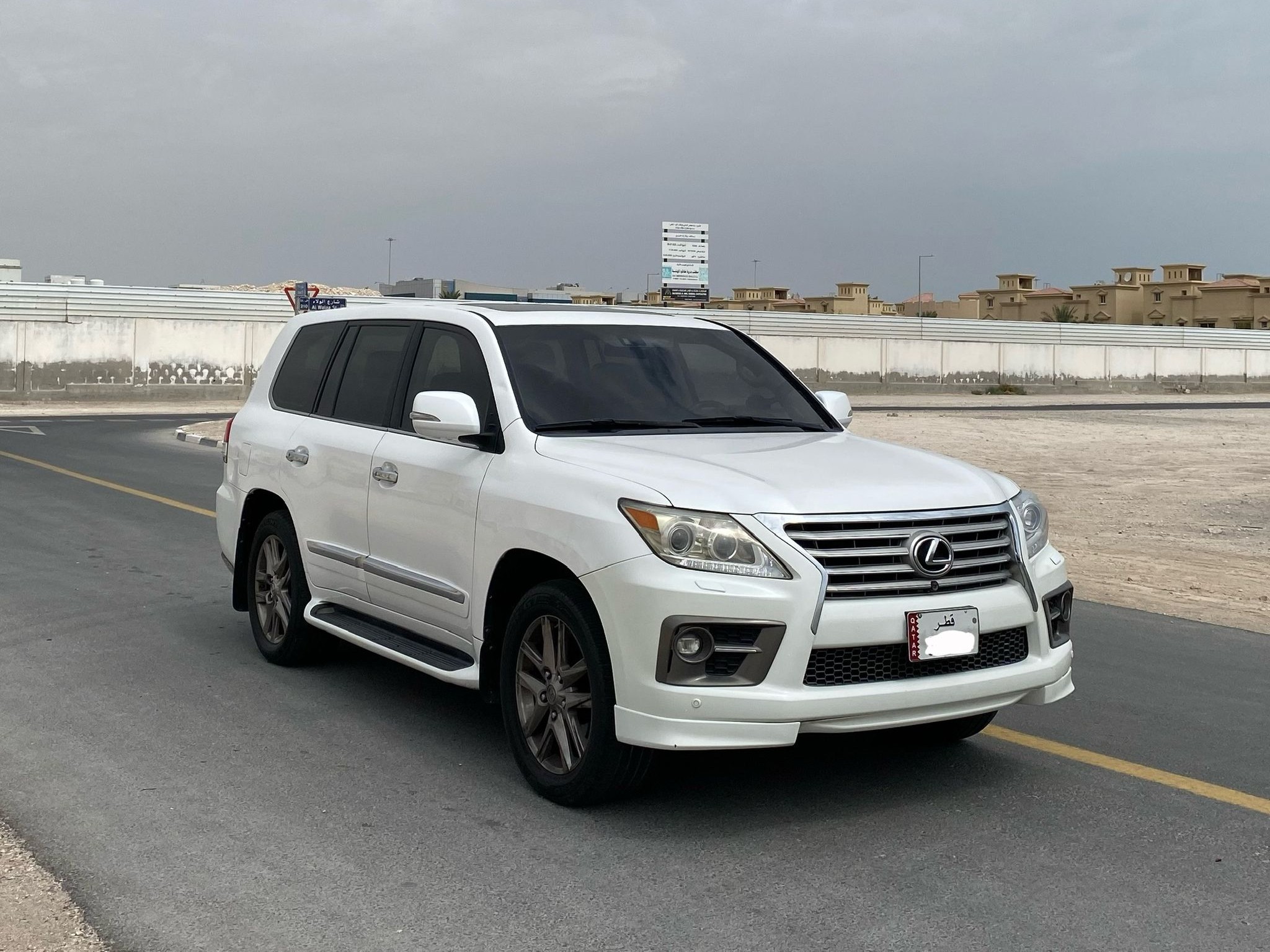 Lexus LX 570 2012 - Image 3