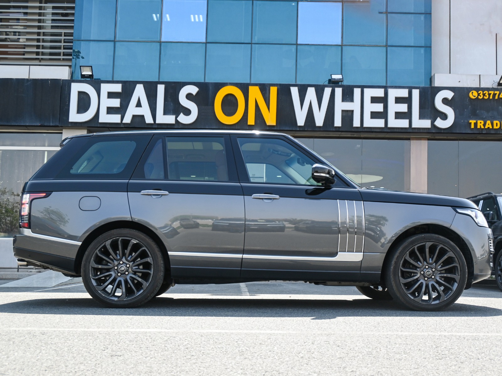 Land Rover Range Rover Vogue Autobiography SV 2016 - Image 2