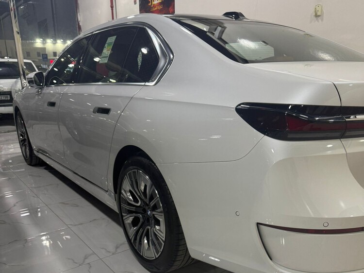 BMW 7-Series 735i 2026 - Image 2