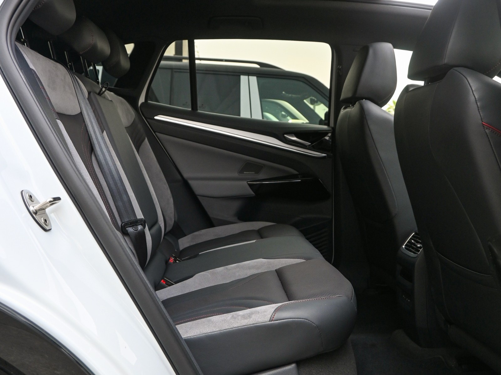 Volkswagen ID 4 2023 - Image 4