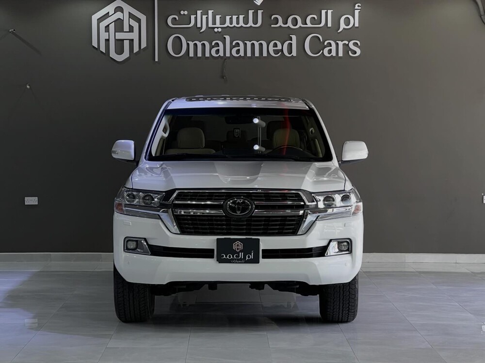 Toyota Land Cruiser GXR v6 2016 - Image 2