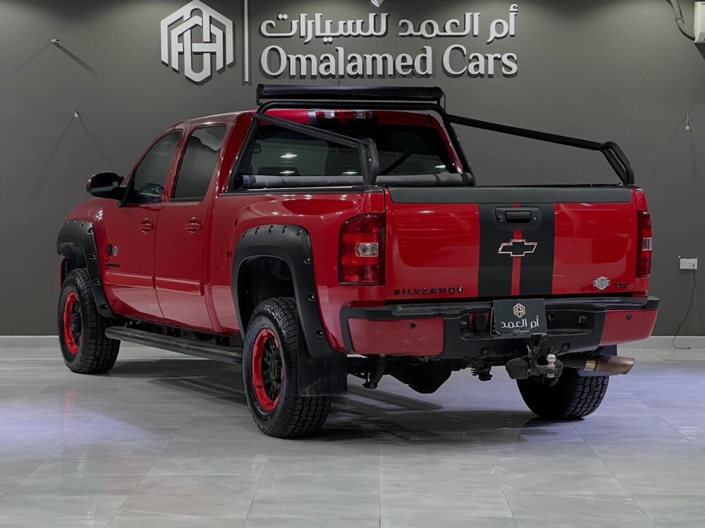 Chevrolet Silverado 2500 HD 2010 - Image 4