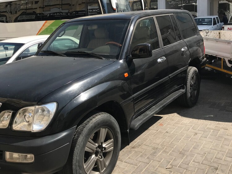 Lexus LX 470 2001 - Image 2