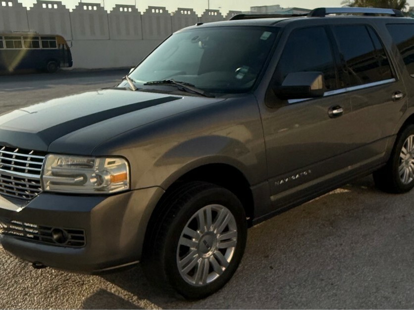 Lincoln NAVIGATOR 2012 - Image 2