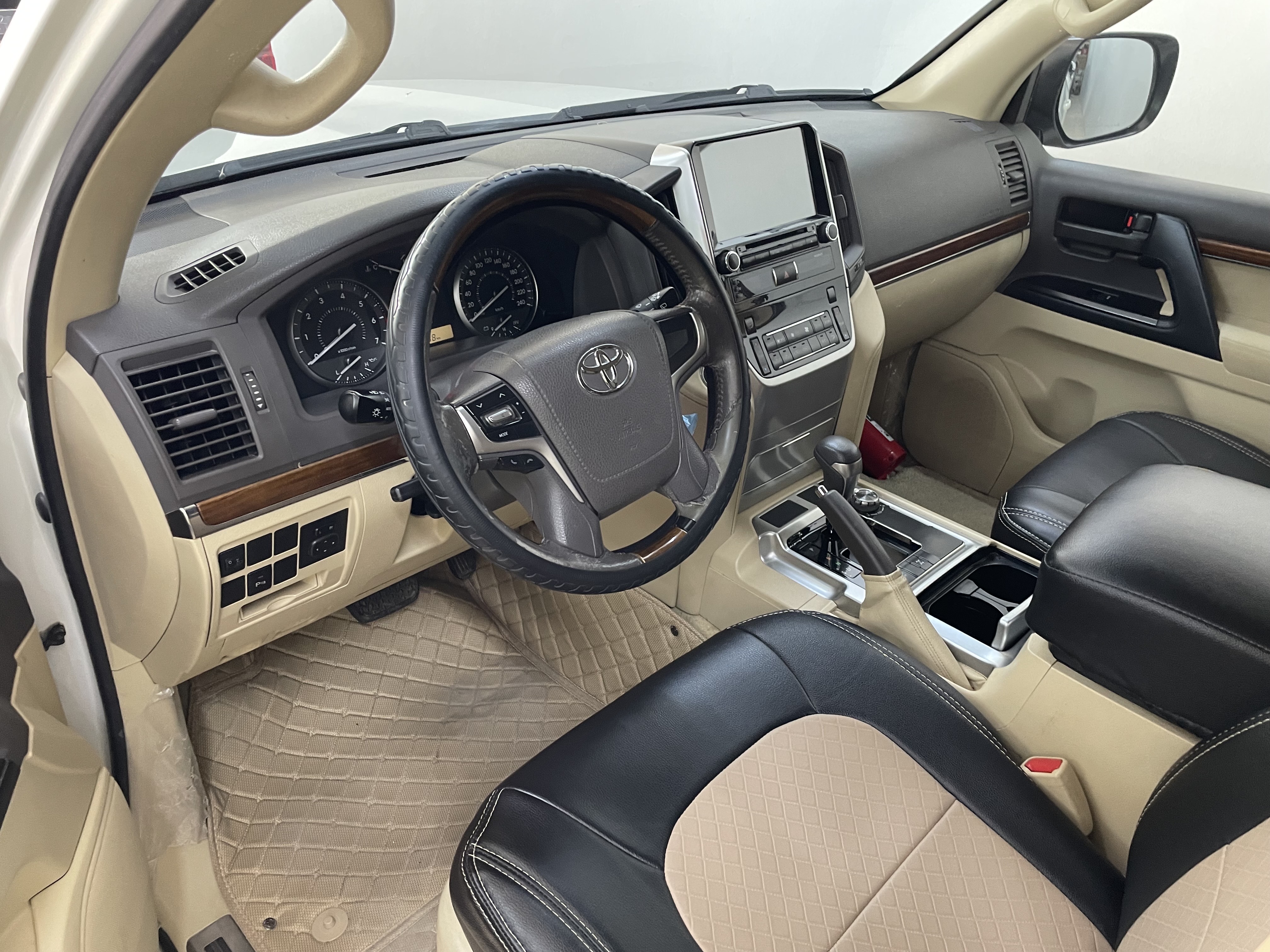 Toyota Land Cruiser GX.R - Image 3