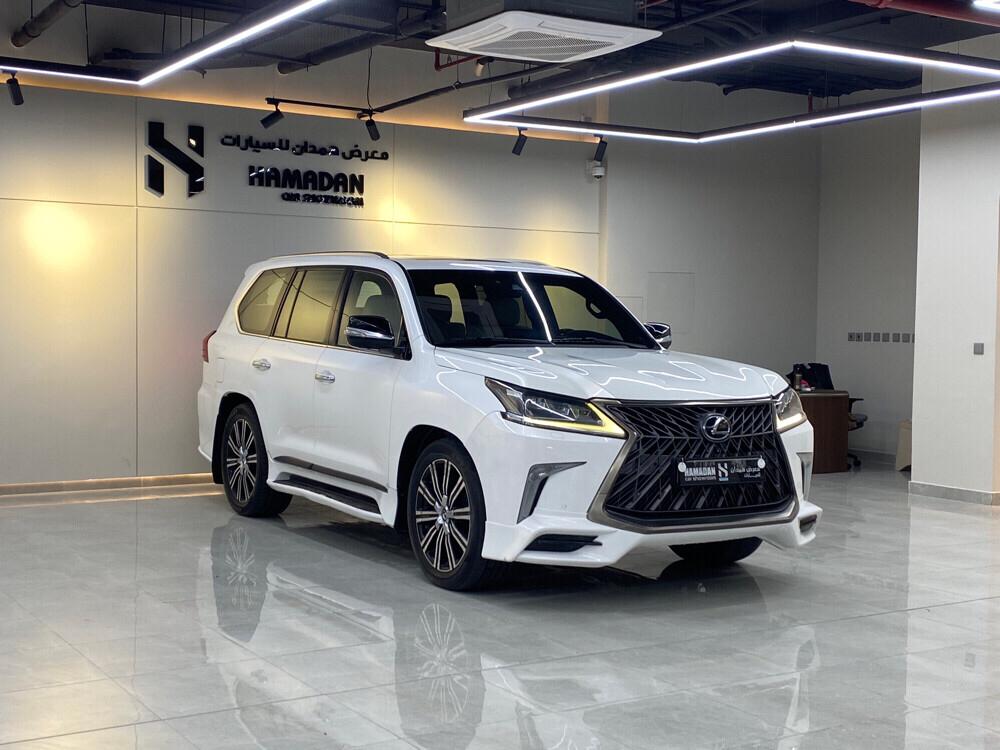 Lexus LX 570 S 2016 - Image 2