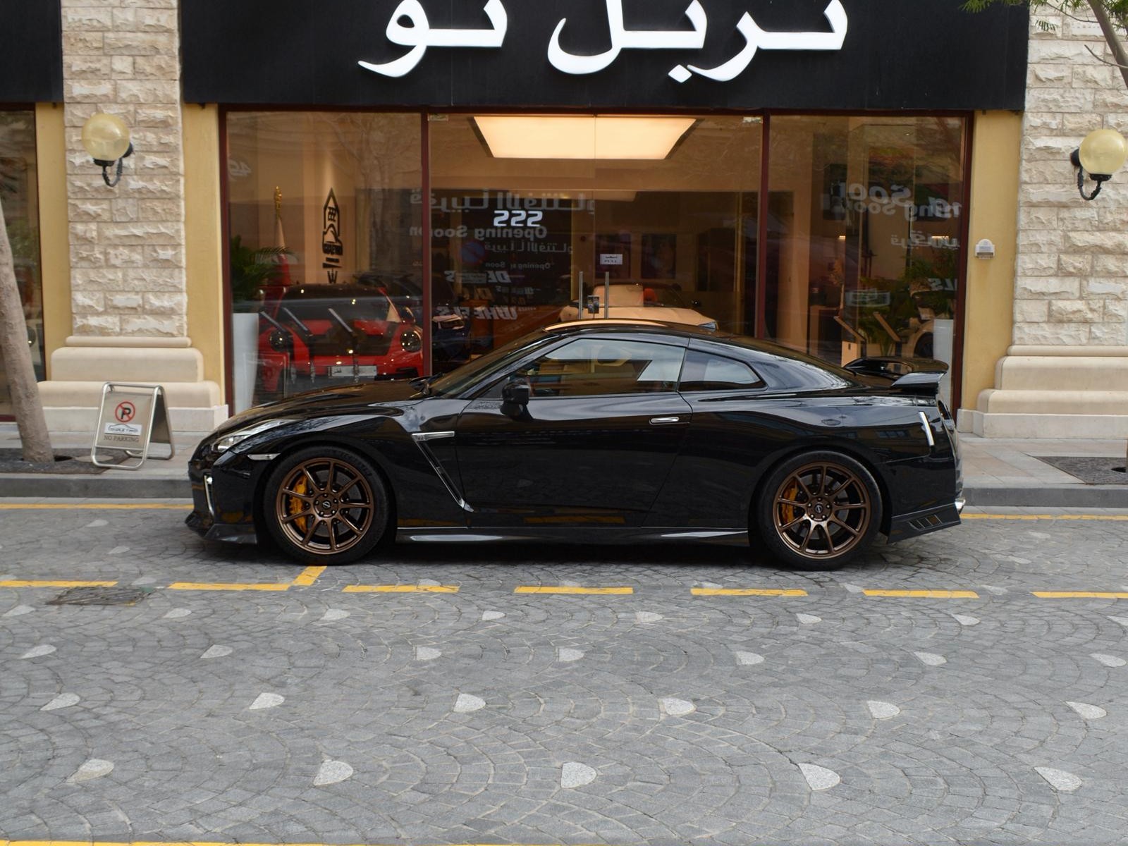 Nissan GT-R 2017 - Image 2