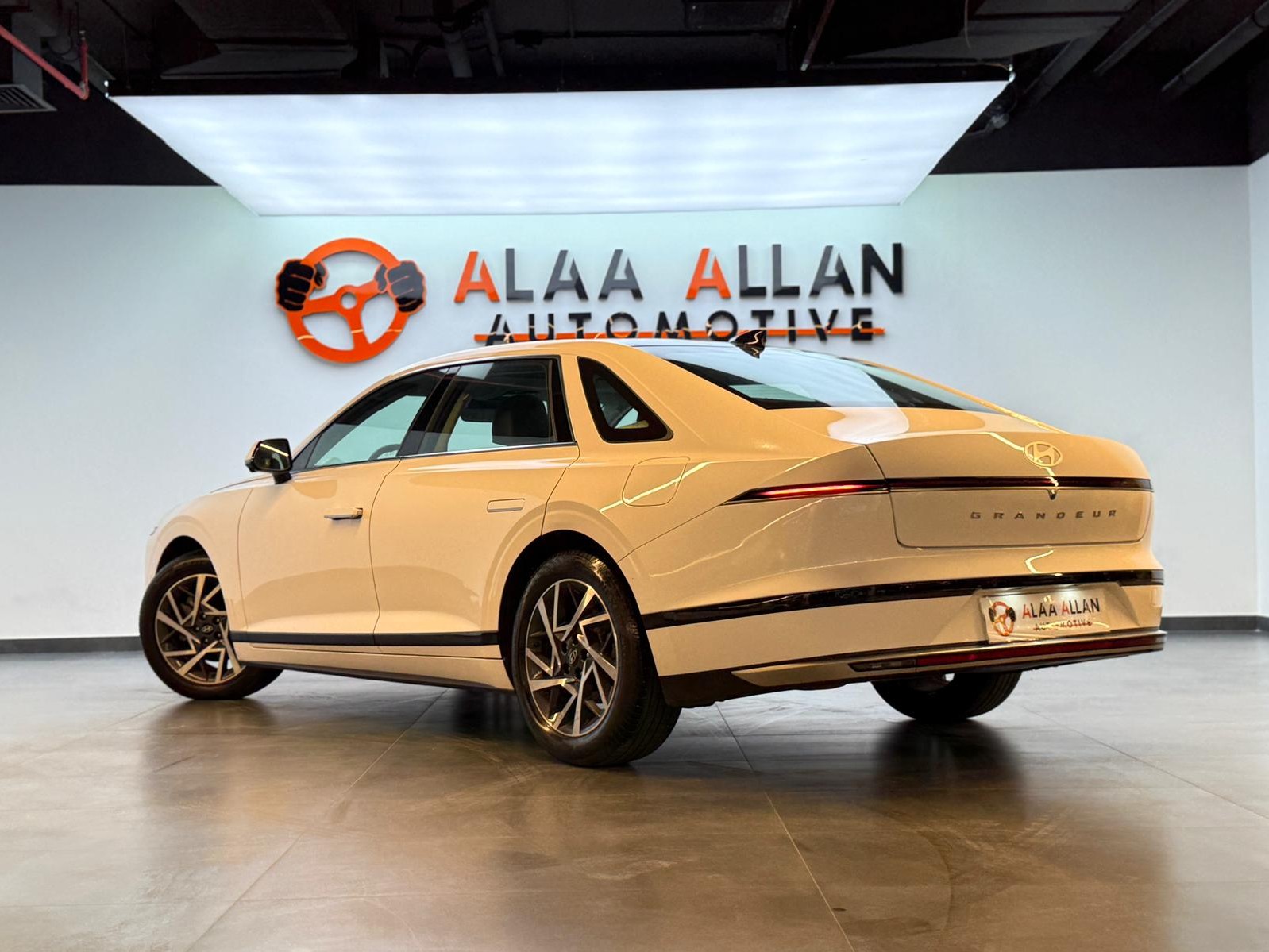 Hyundai Azaera 2023 - Image 2