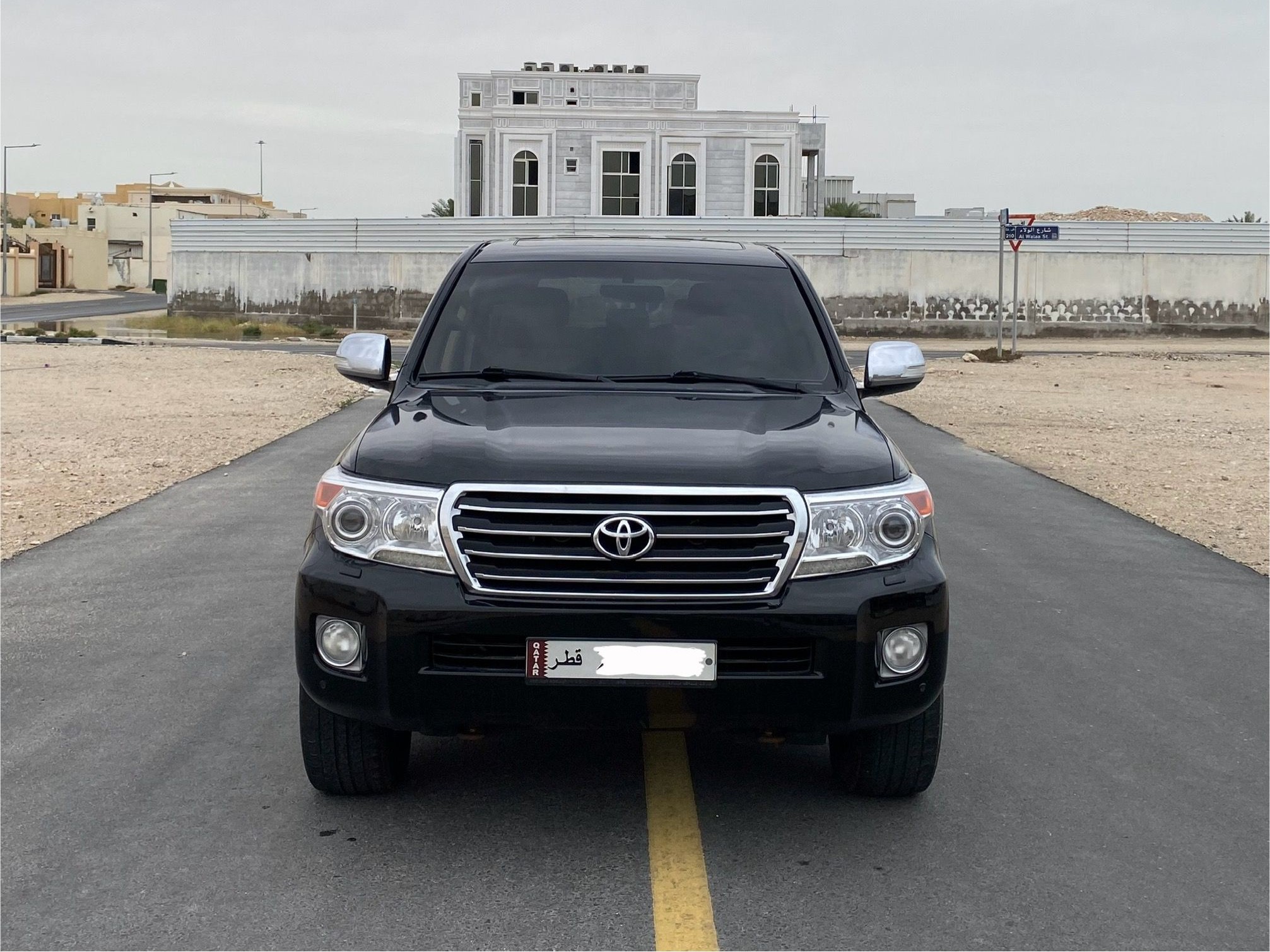 Toyota Land Cruiser GXR v8 2014 - Image 2