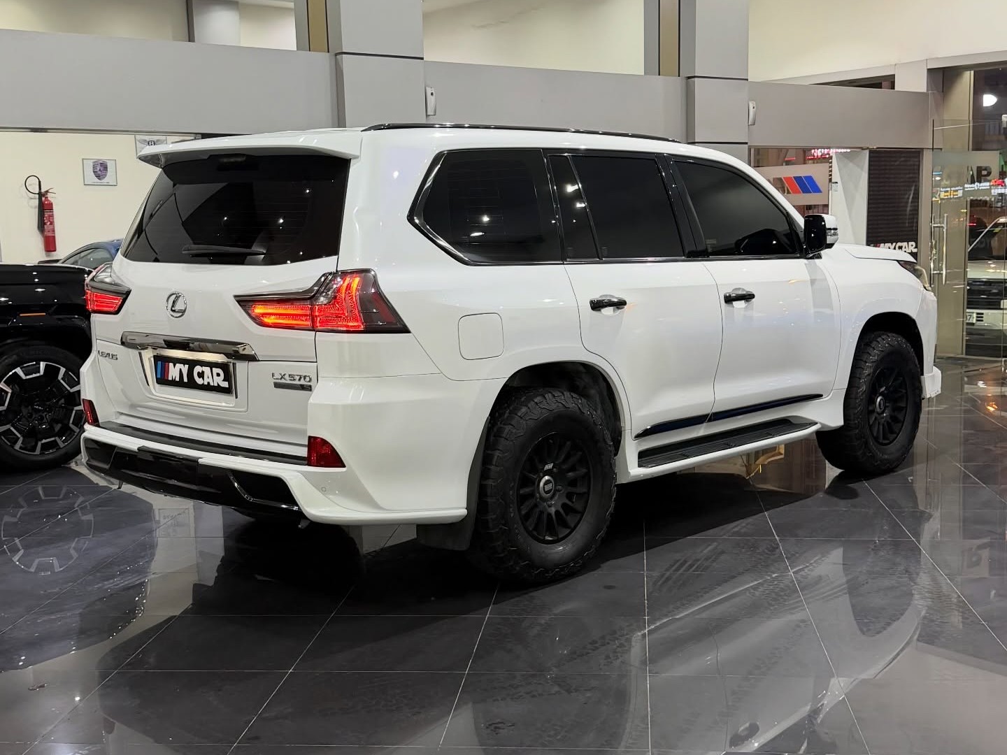 Lexus LX 570 2016 - Image 4