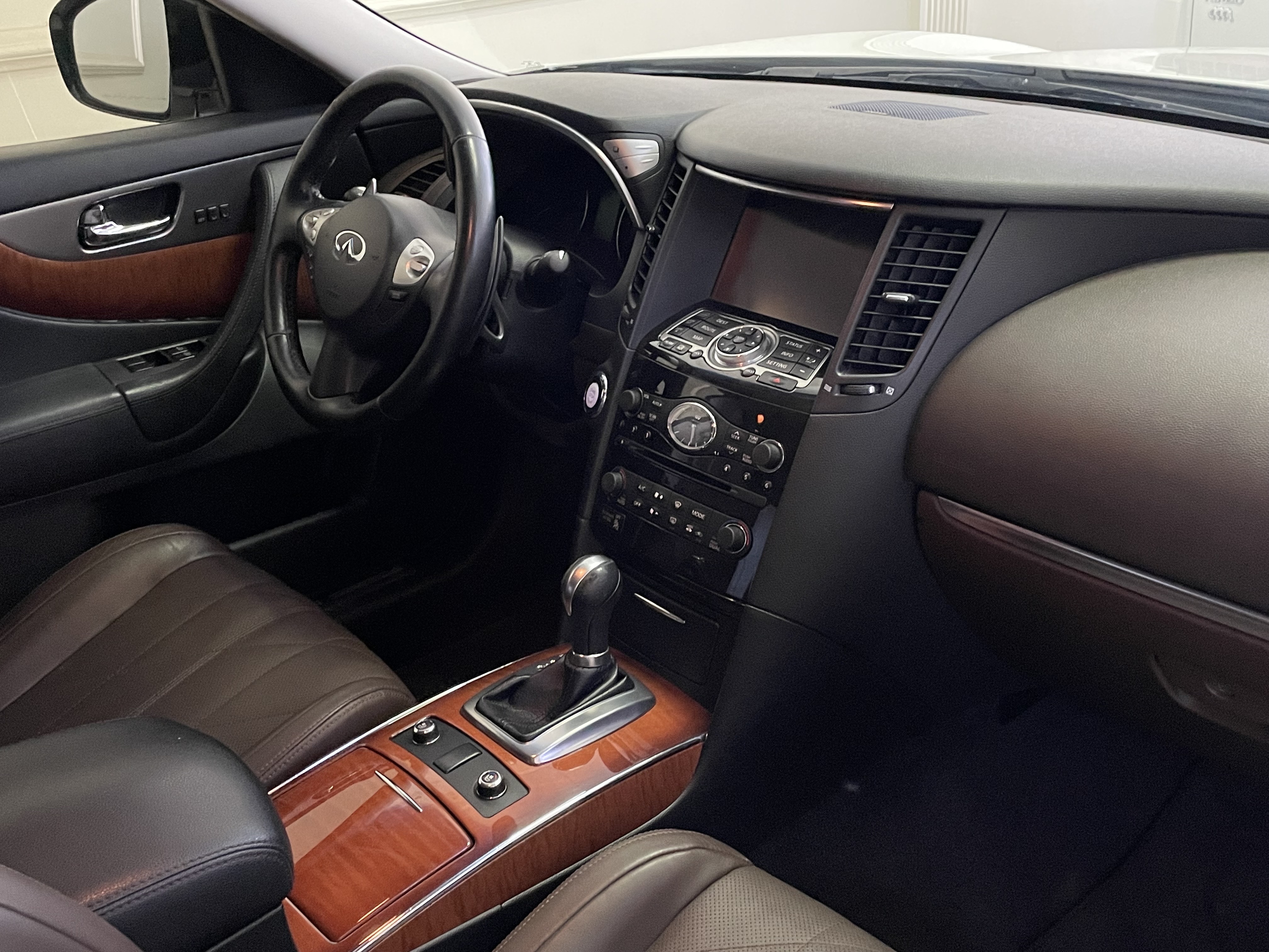 Infiniti QX 70 - Image 3