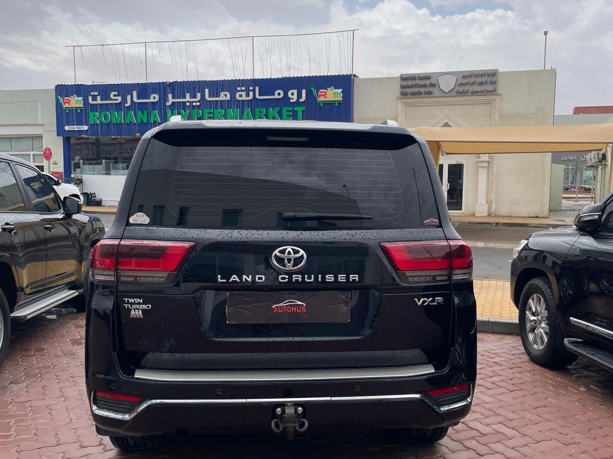 Toyota Land Cruiser VX.R 2022 - Image 2