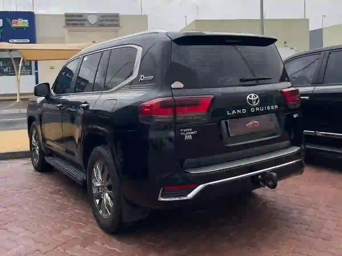 Toyota Land Cruiser VX.R 2022 - Image 3