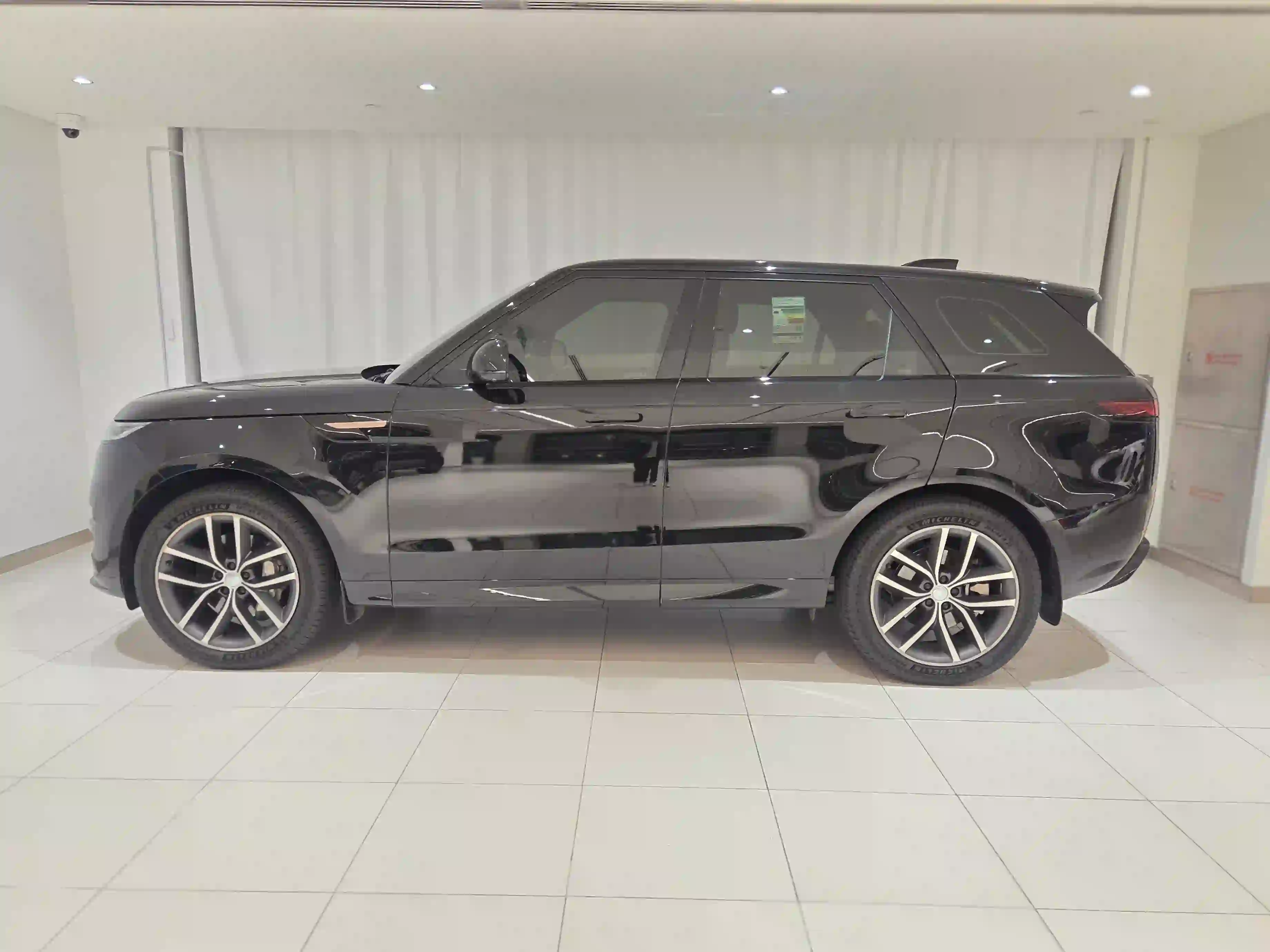 Land Rover Range Rover Sport 3.0i6 Dynamic SE 2025 - Image 3