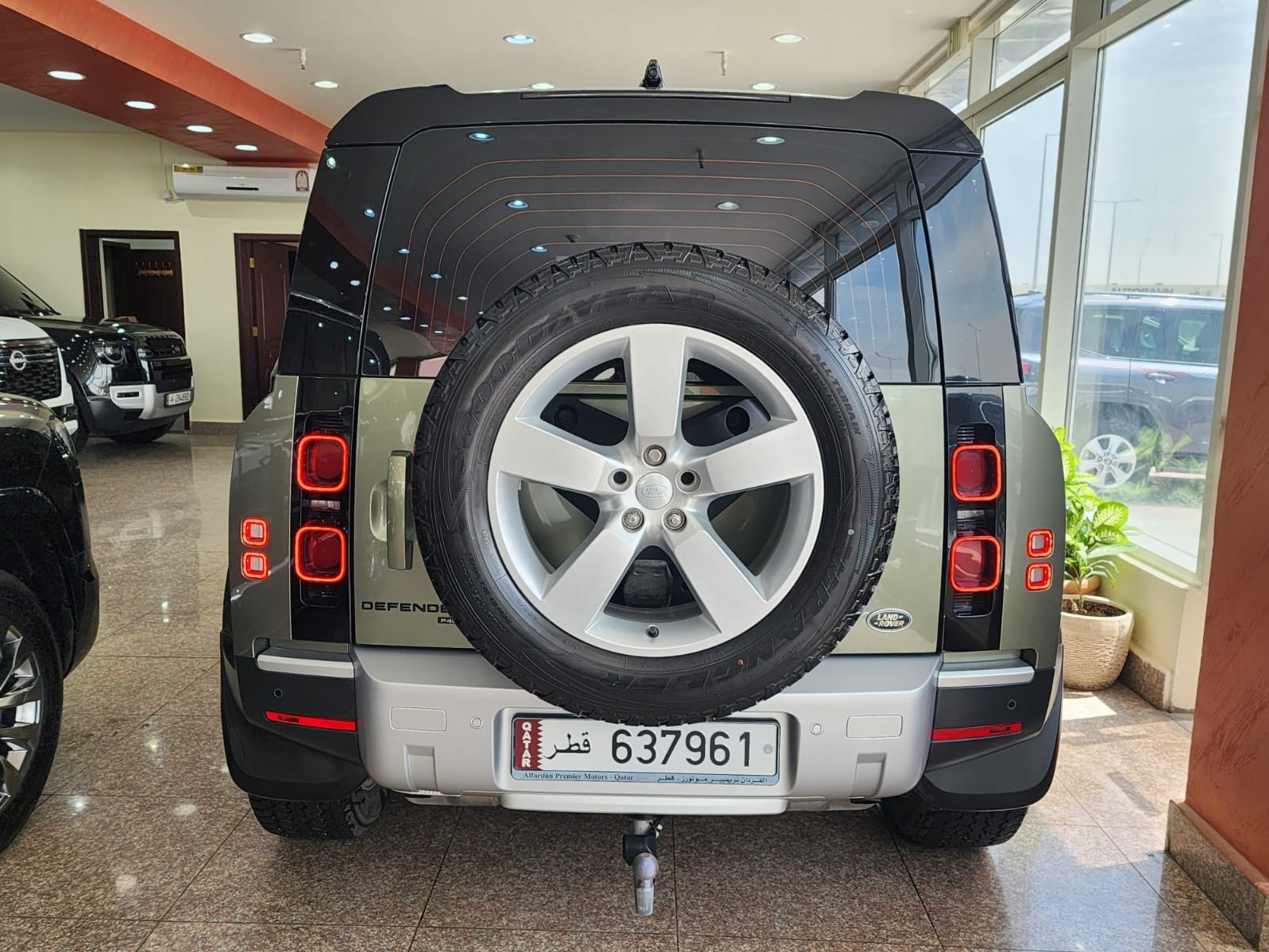 Land Rover Defender 110 3.0i6 HSE 2022 - Image 2