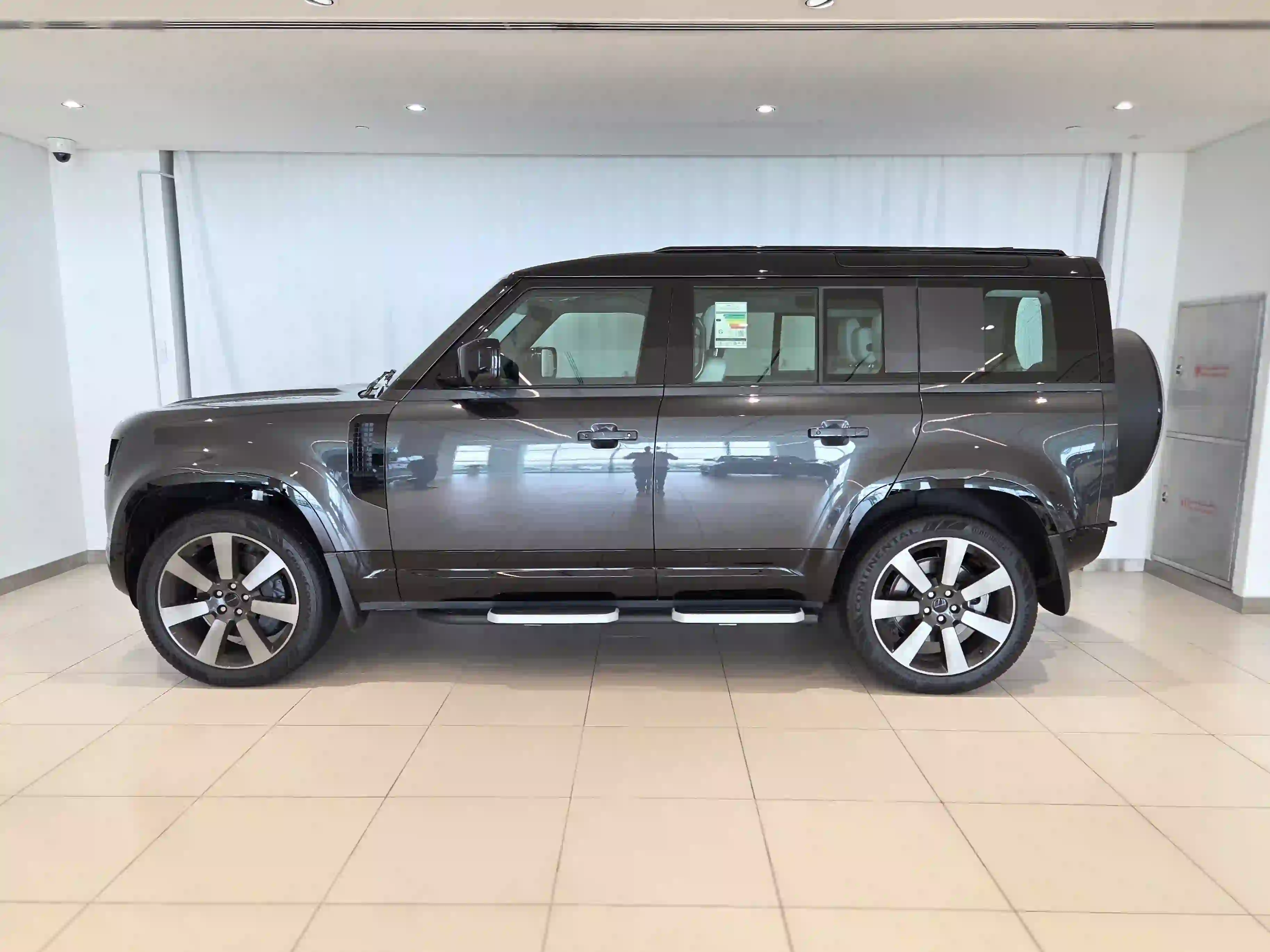 Land Rover Defender 110 3.0i6 X-Dynamic HSE 2026 - Image 3