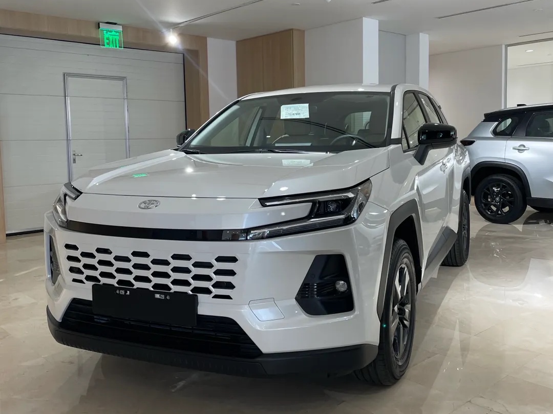Toyota RAV4 LE HYBRID 2026