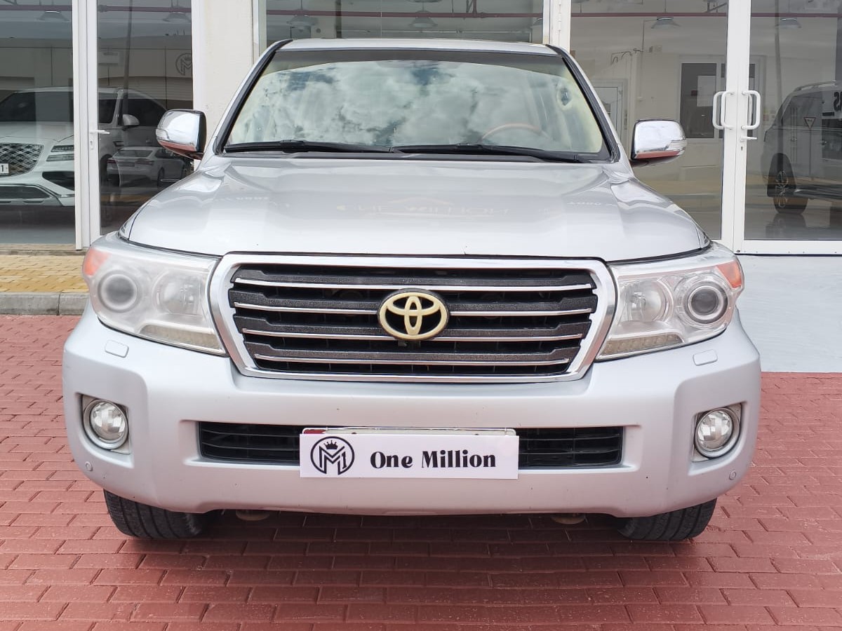 Toyota Land Cruiser GXR v8 2014 - Image 2