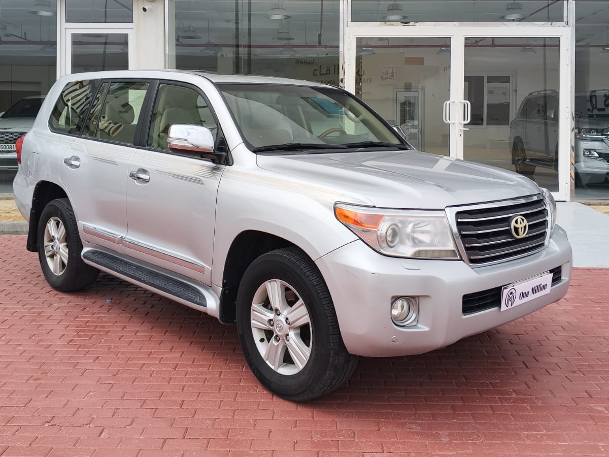 Toyota Land Cruiser GXR v8 2014 - Image 3