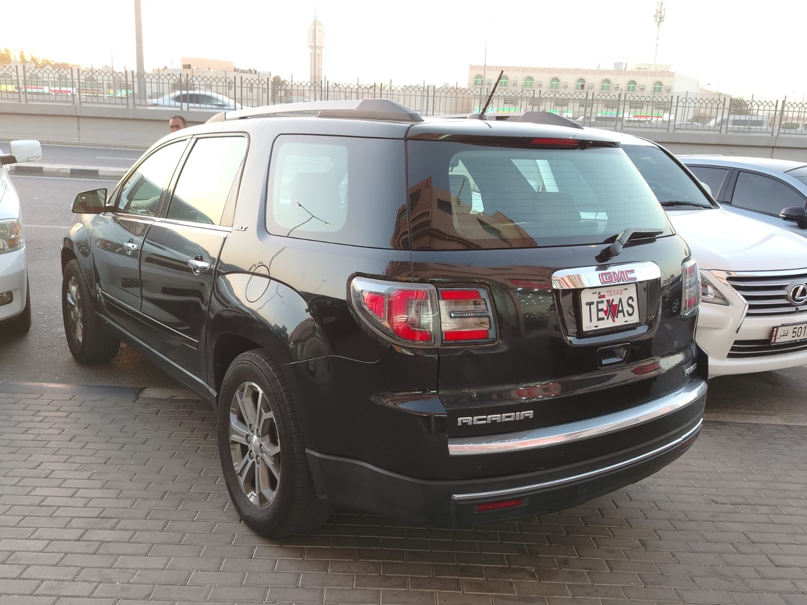 GMC Acadia - Image 3