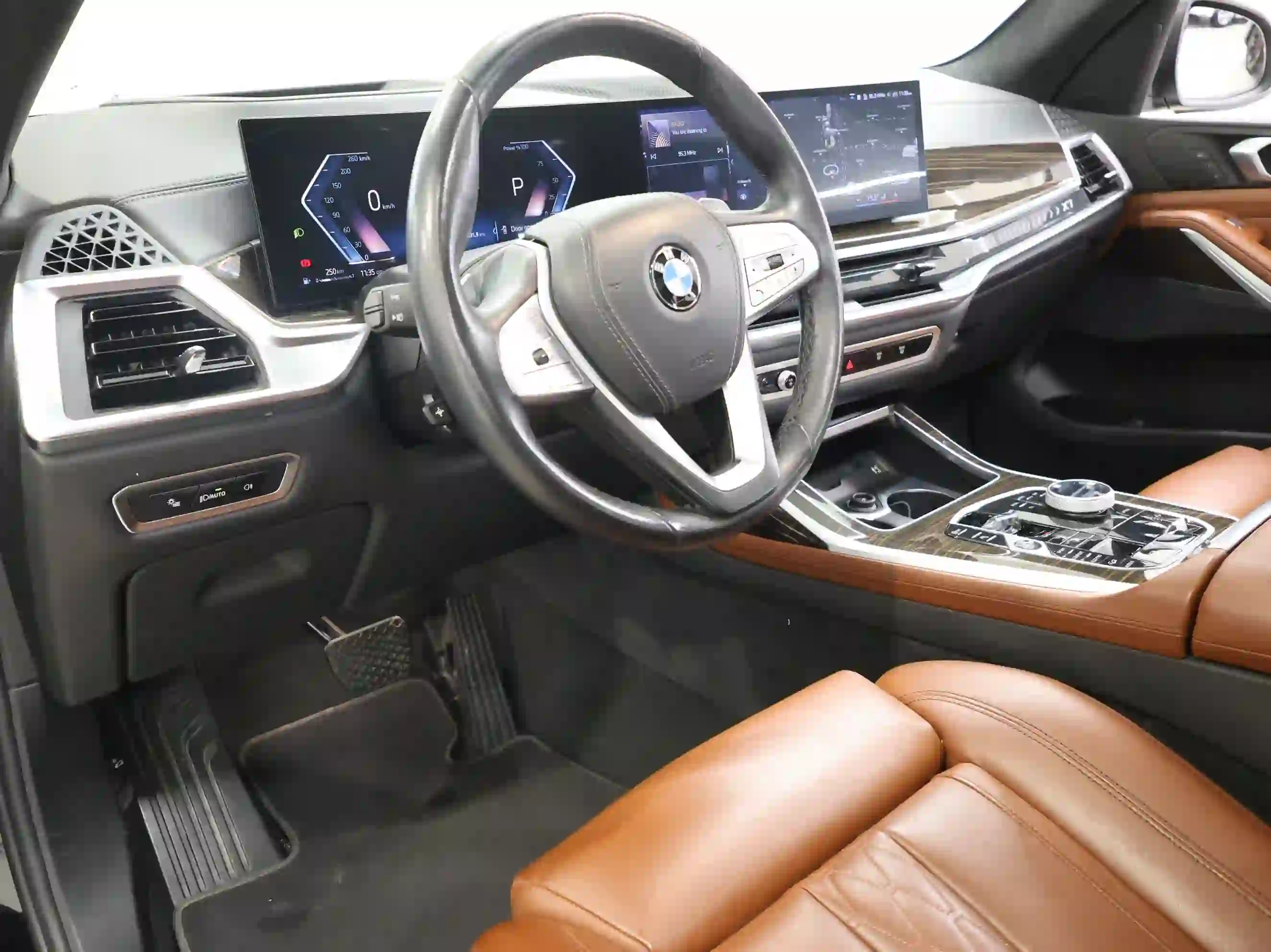 BMW X-Series X7 2024 - Image 2